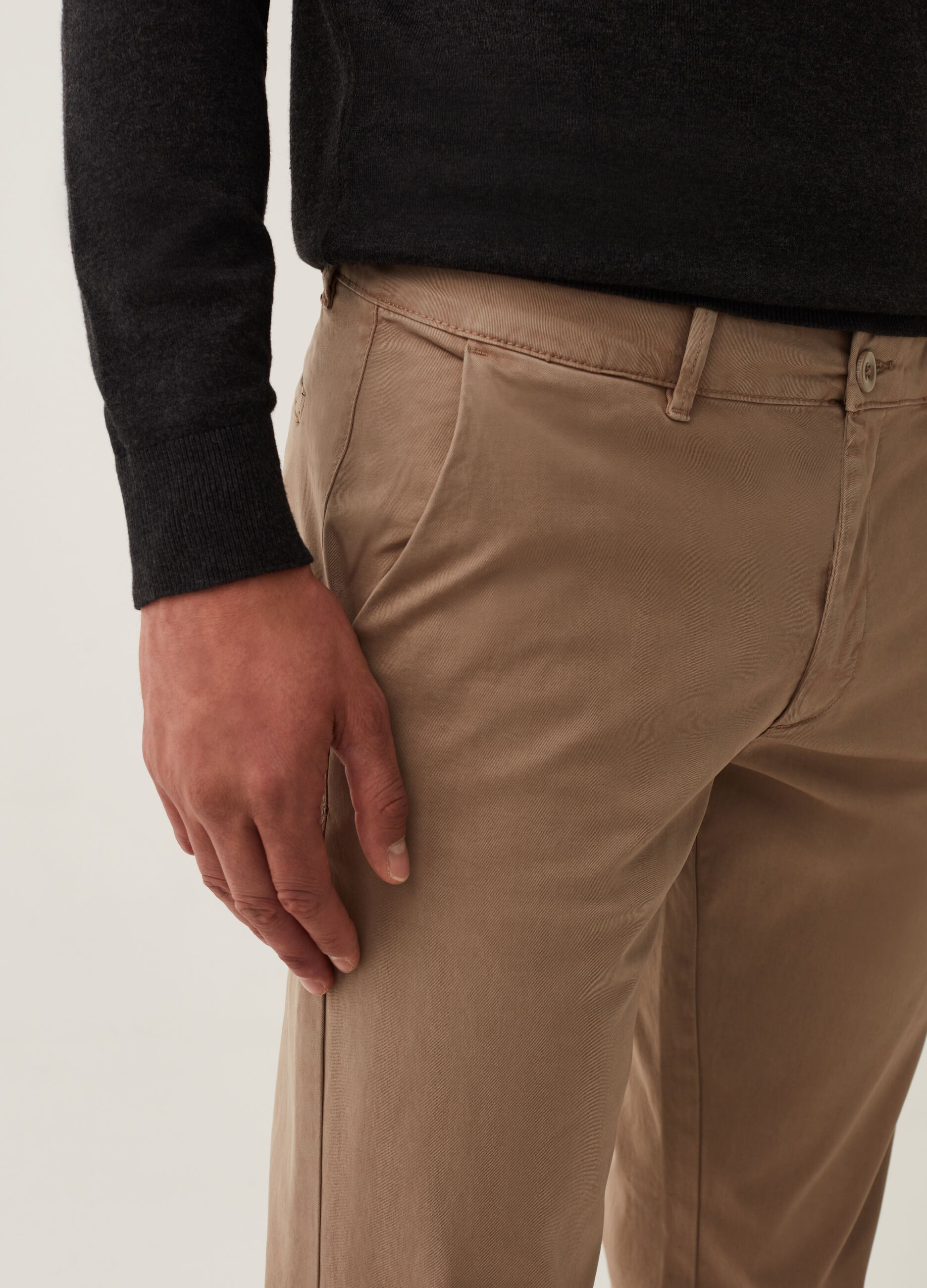 Pantaloni chino stretch tinta unita_3