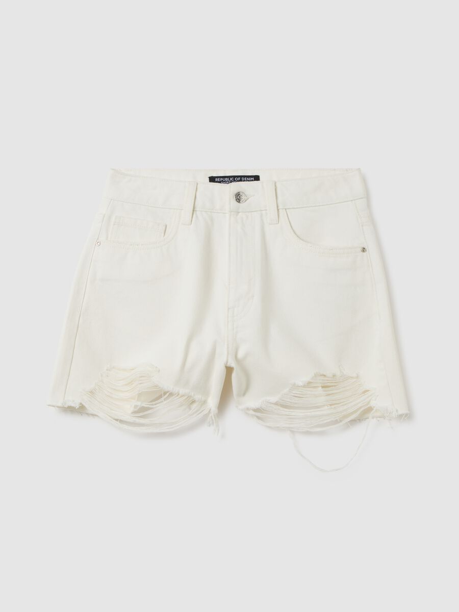 Women's white pure cotton shorts with regular fit_0