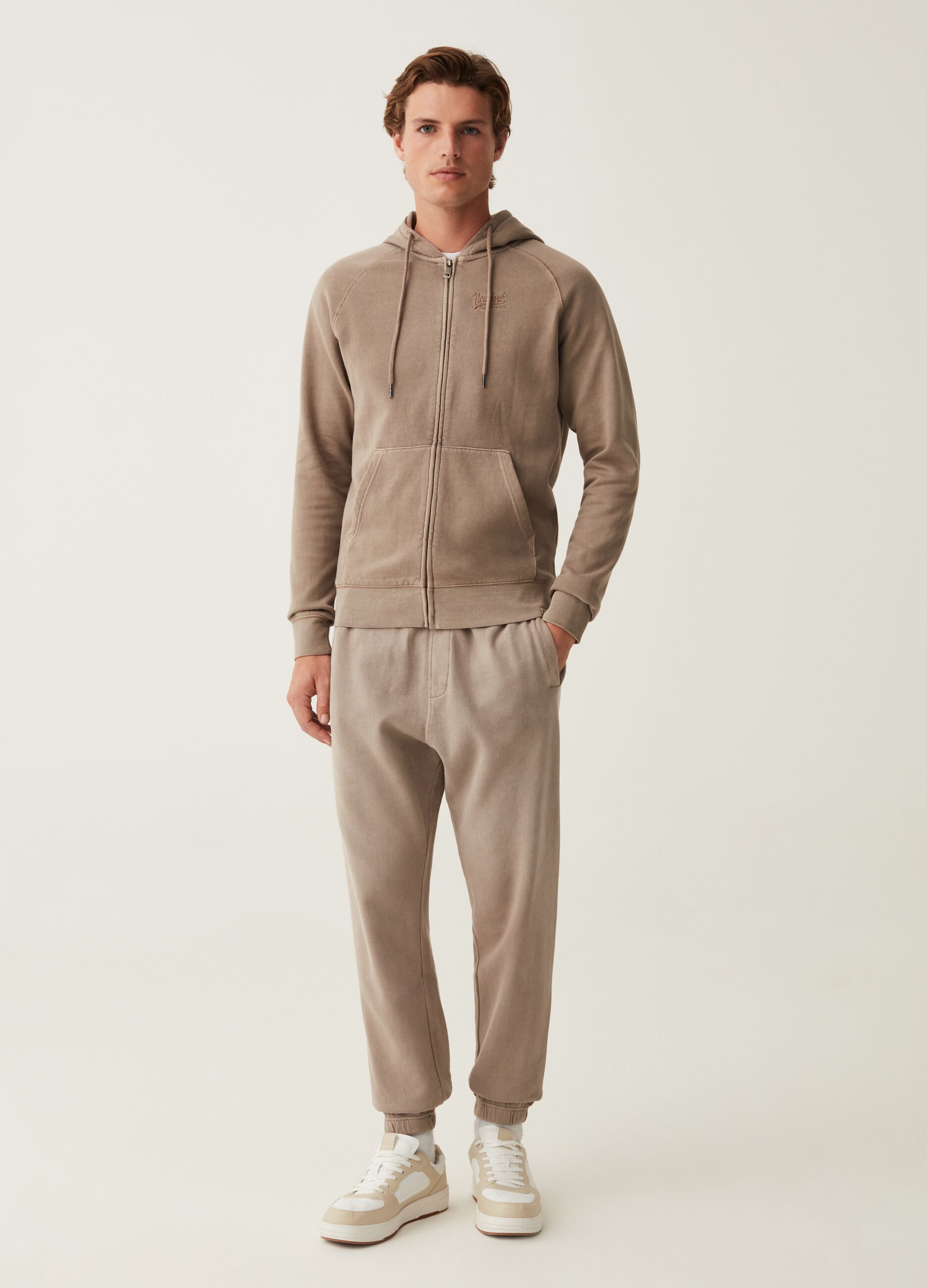 Full-zip con cappuccio e ricamo logo_1