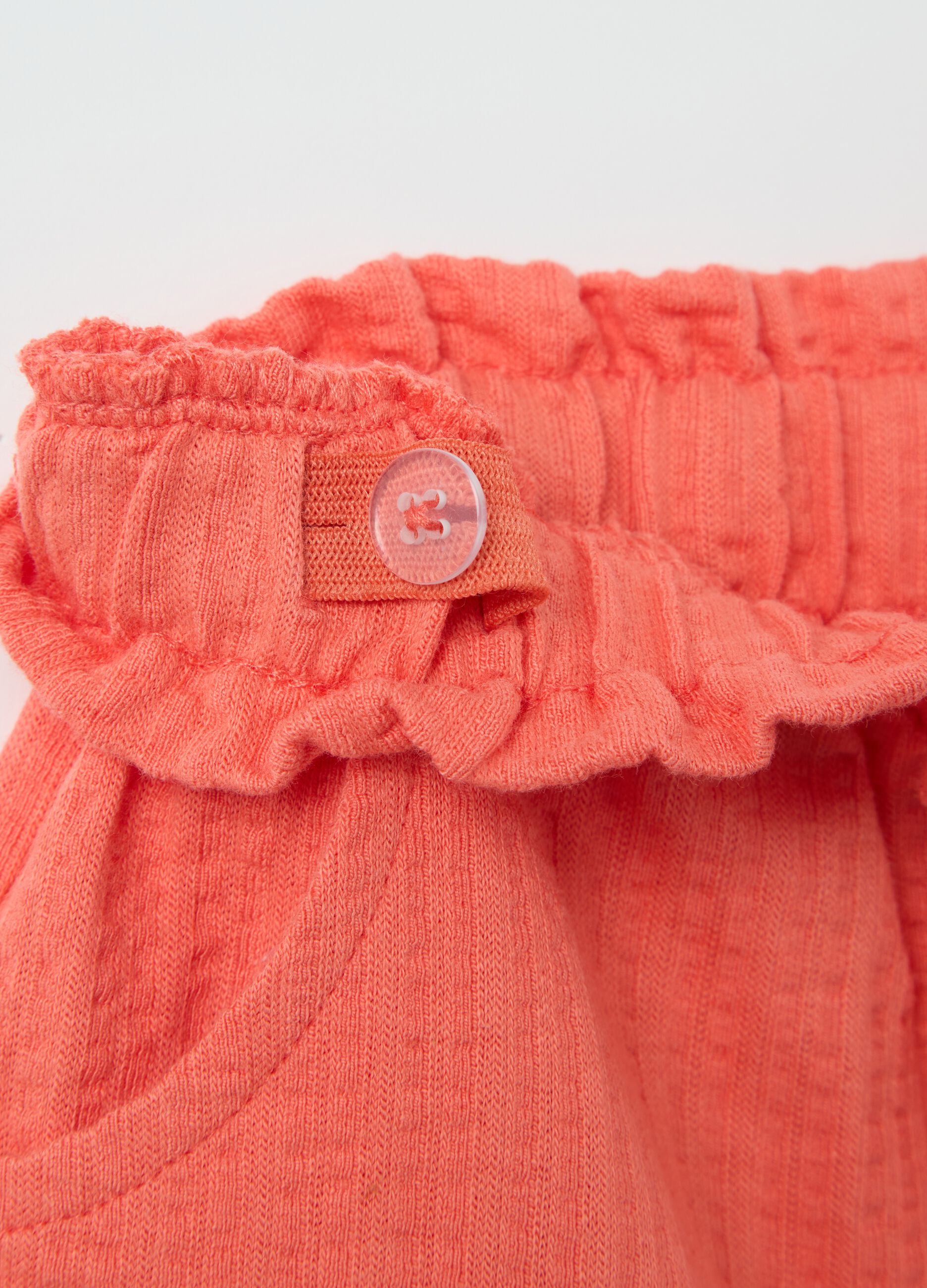 Girls’ shorts in 100% orange cotton with regular fit