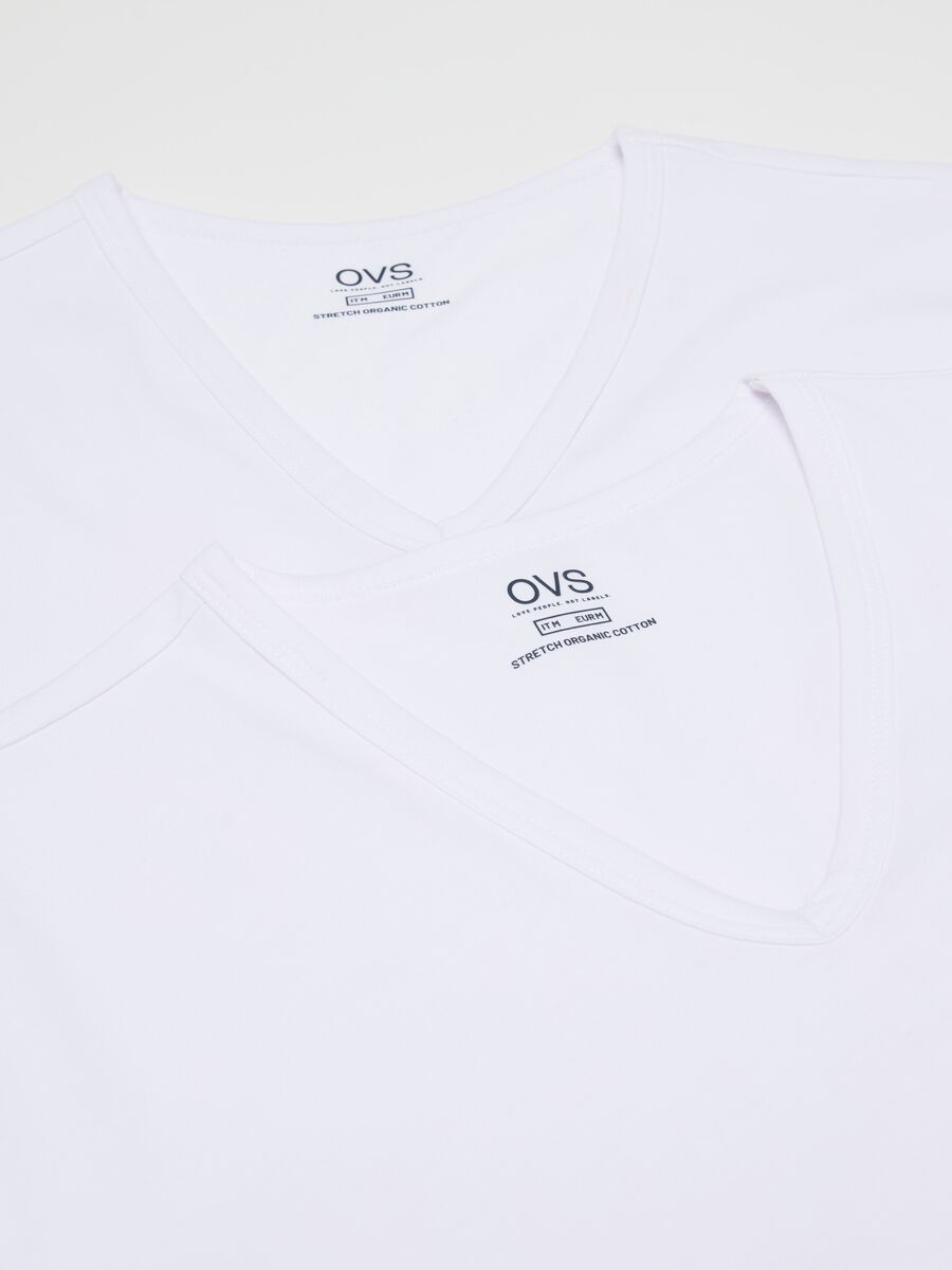 Two-pack organic cotton undershirts with V neck_5