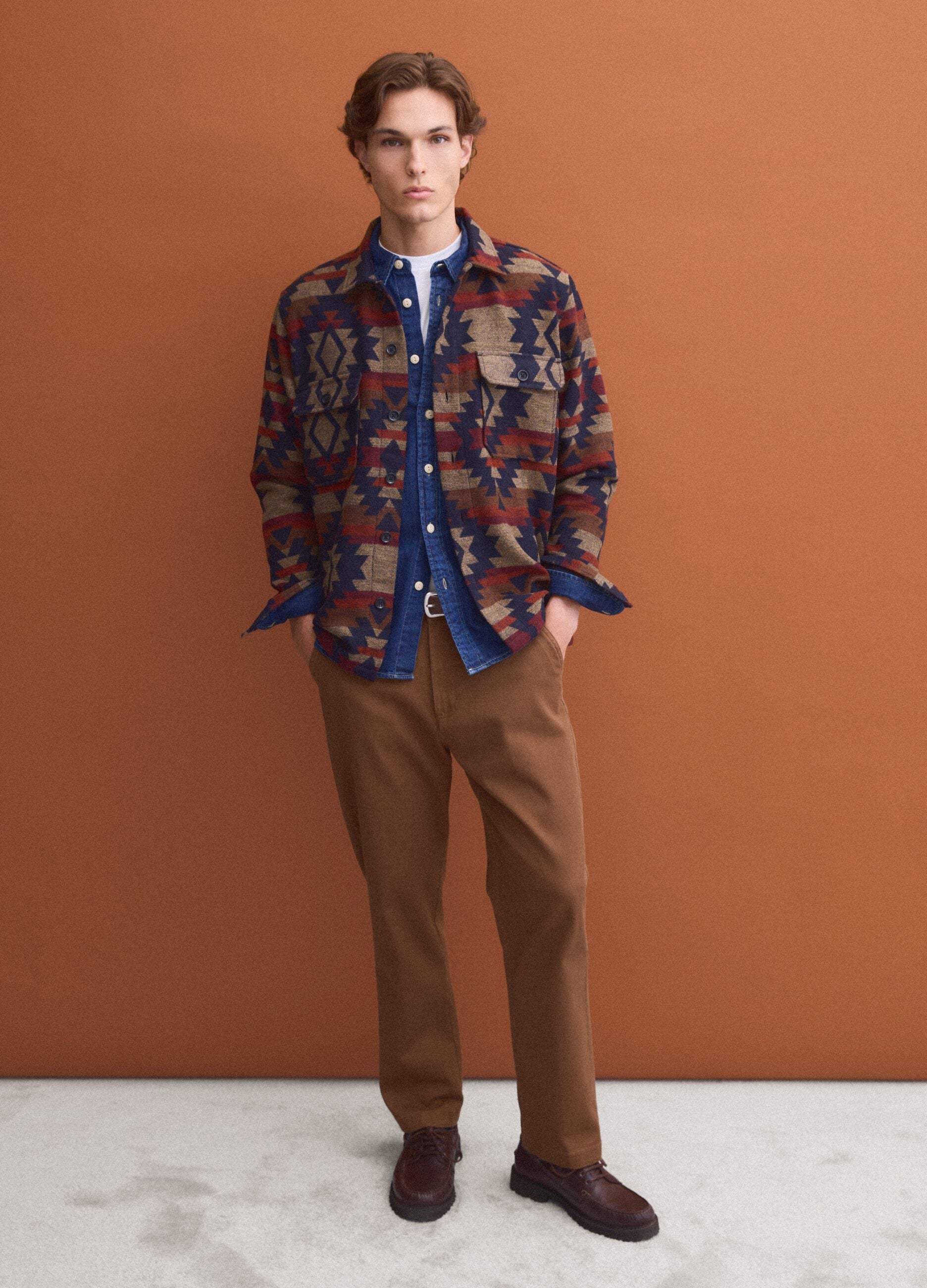 Shacket multicolor bowling over fit con fantasia geometrica