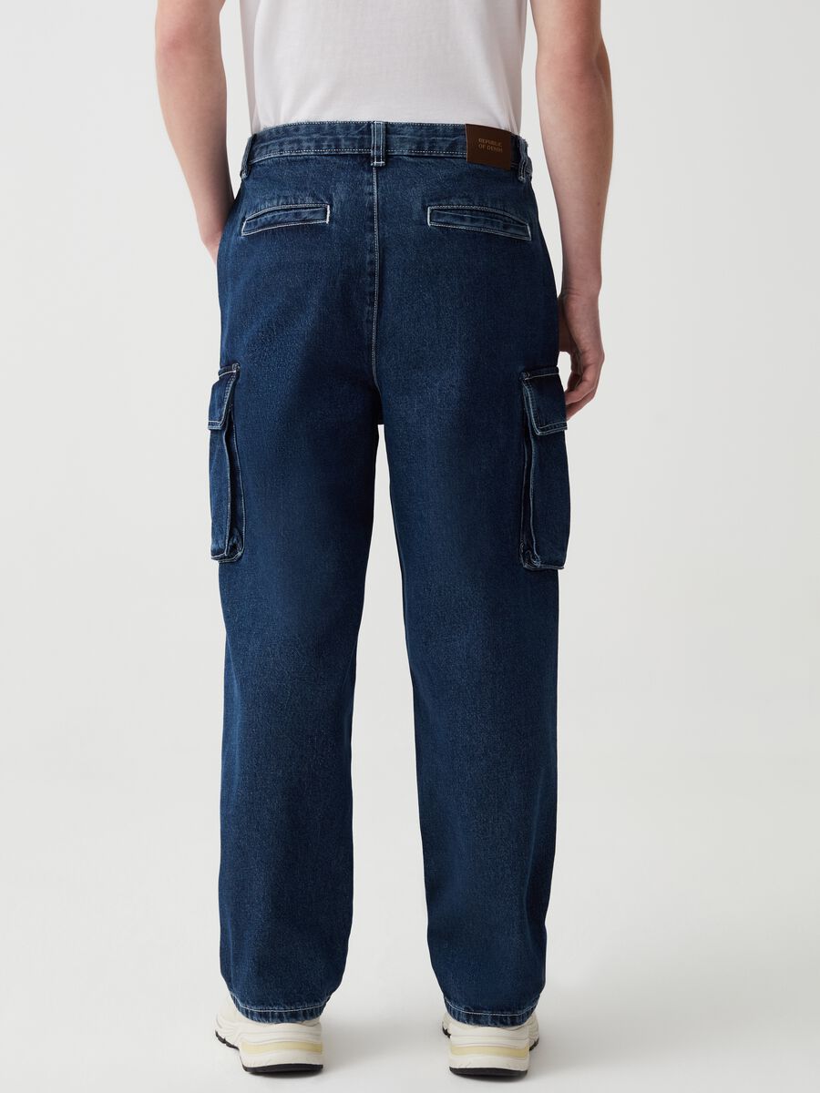 Jeans cargo wide leg con cuciture a contrasto_2