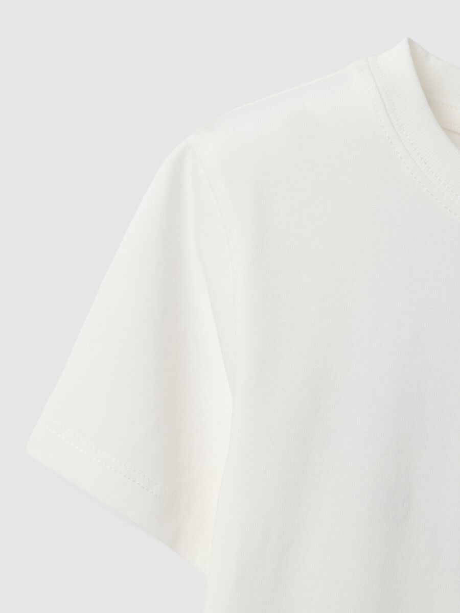 T-shirt in cotone elasticizzato bianco da bambino oversize fit con logo_3