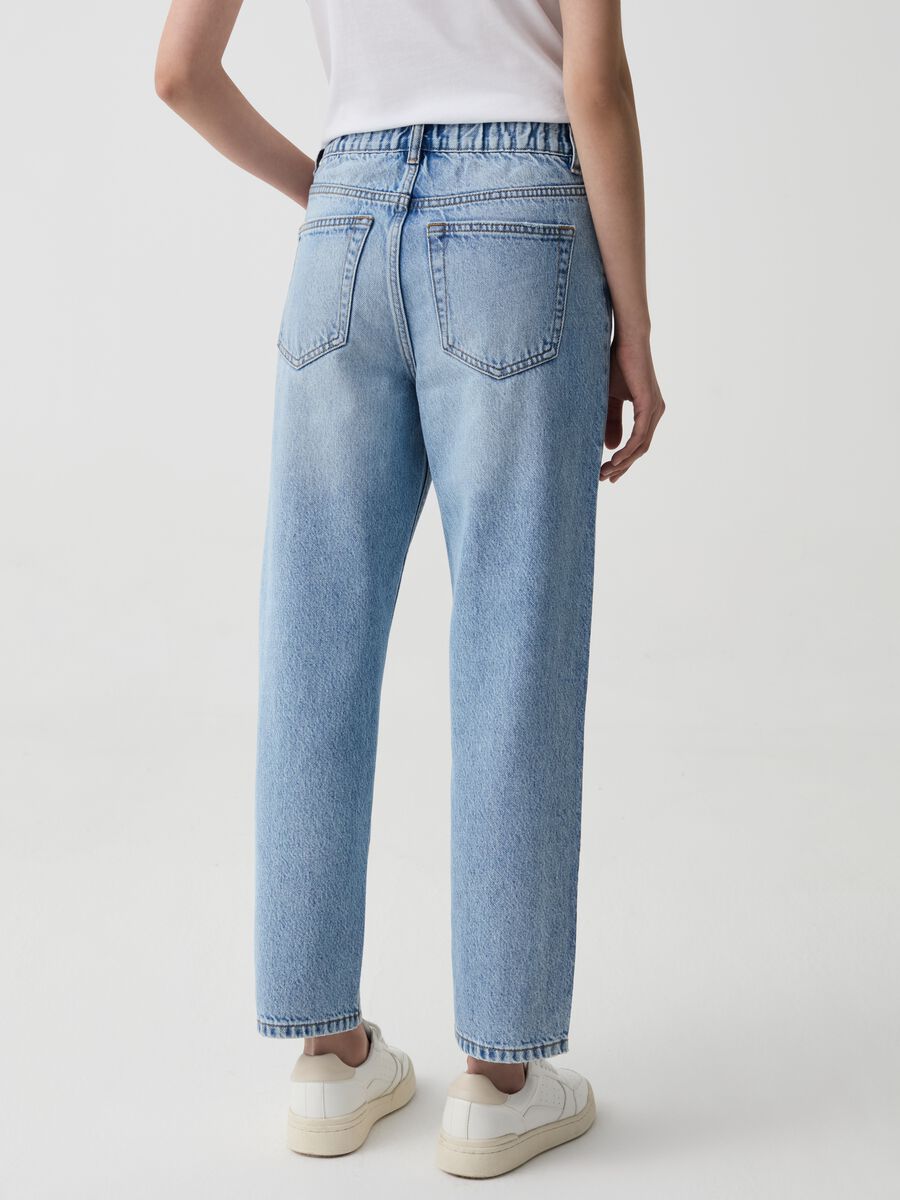 Mum-fit jeans with five pockets_1