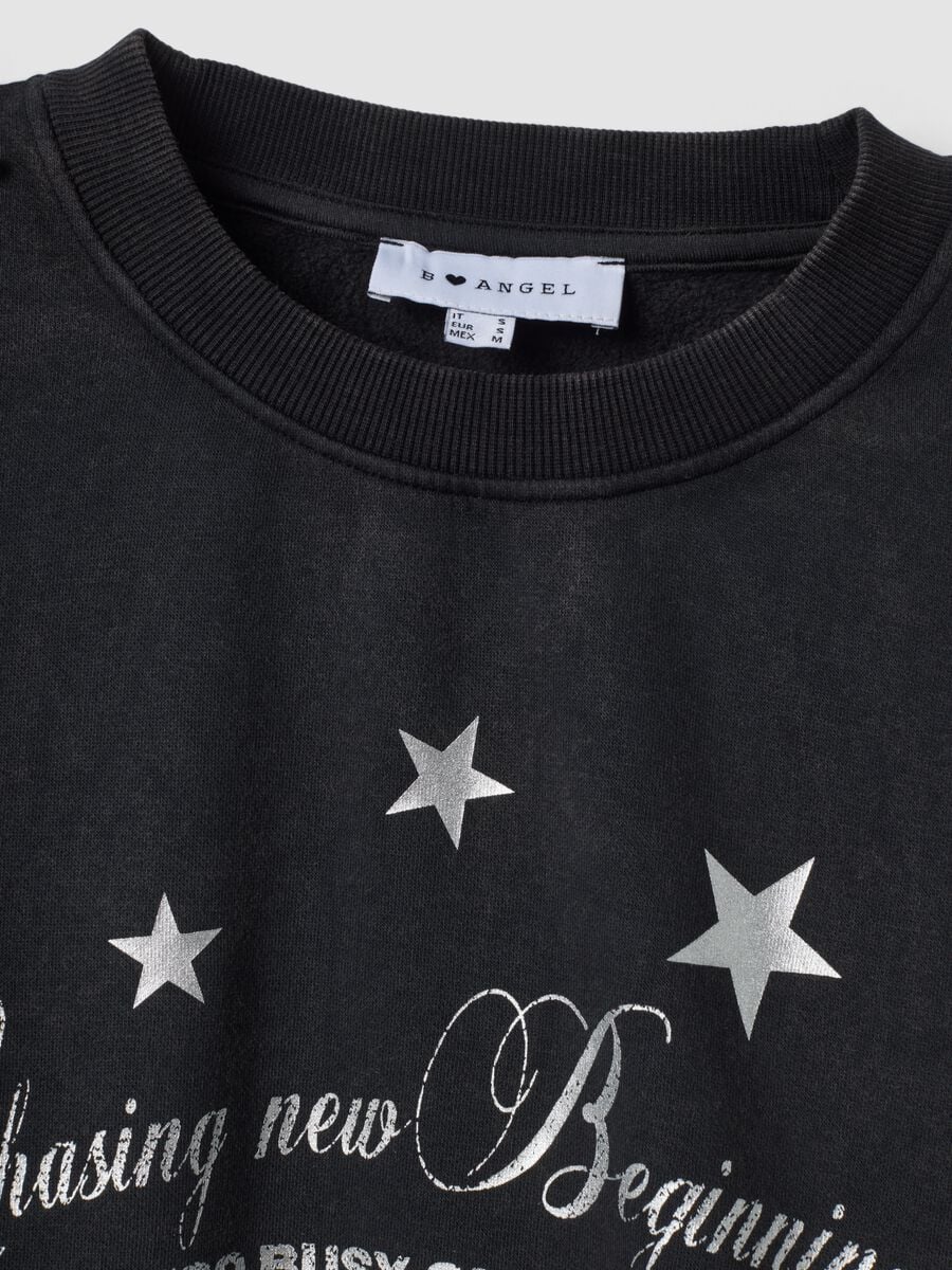 Felpa nera in misto cotone con girocollo e stampa stelle_5