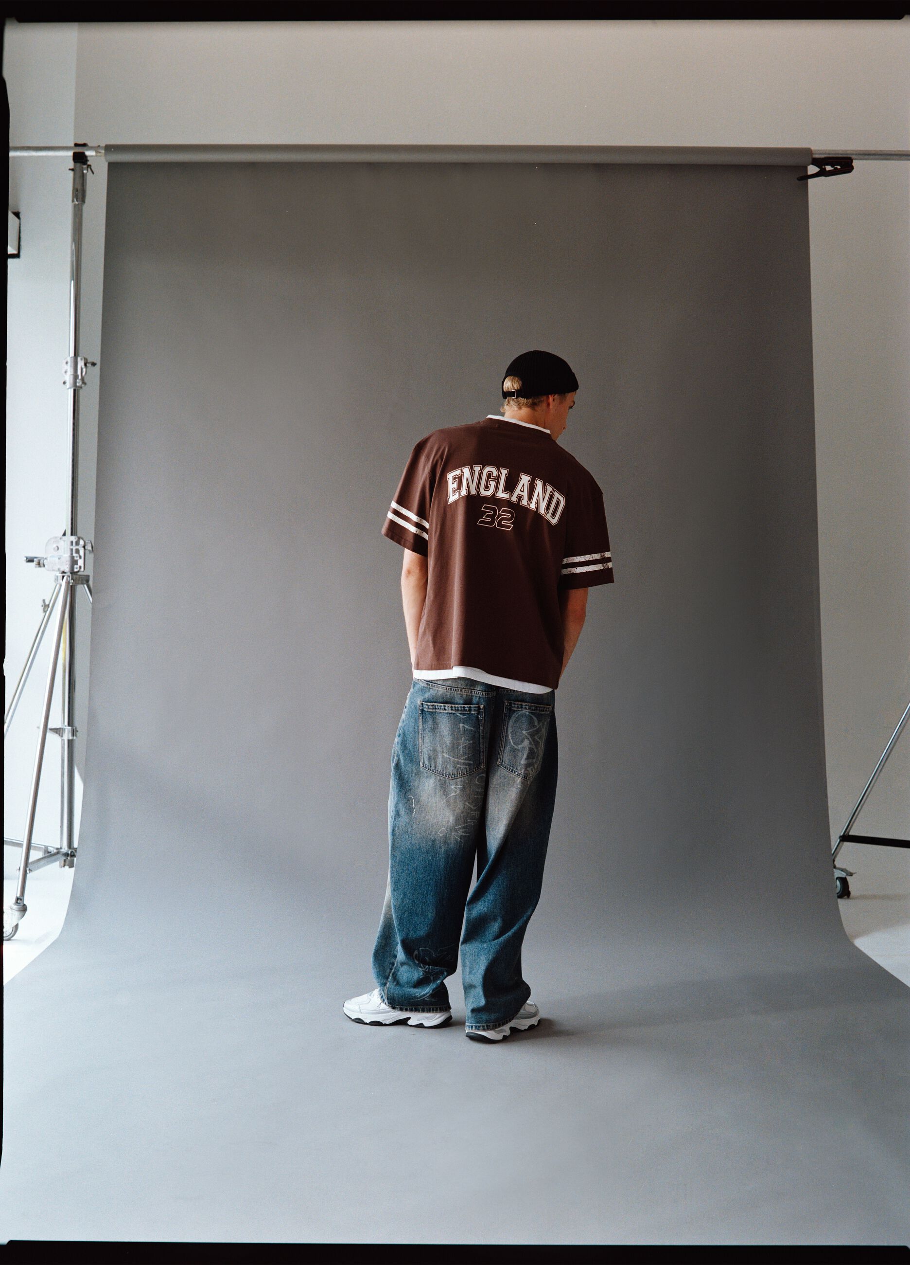 Low-rise blue jeans in pure cotton denim