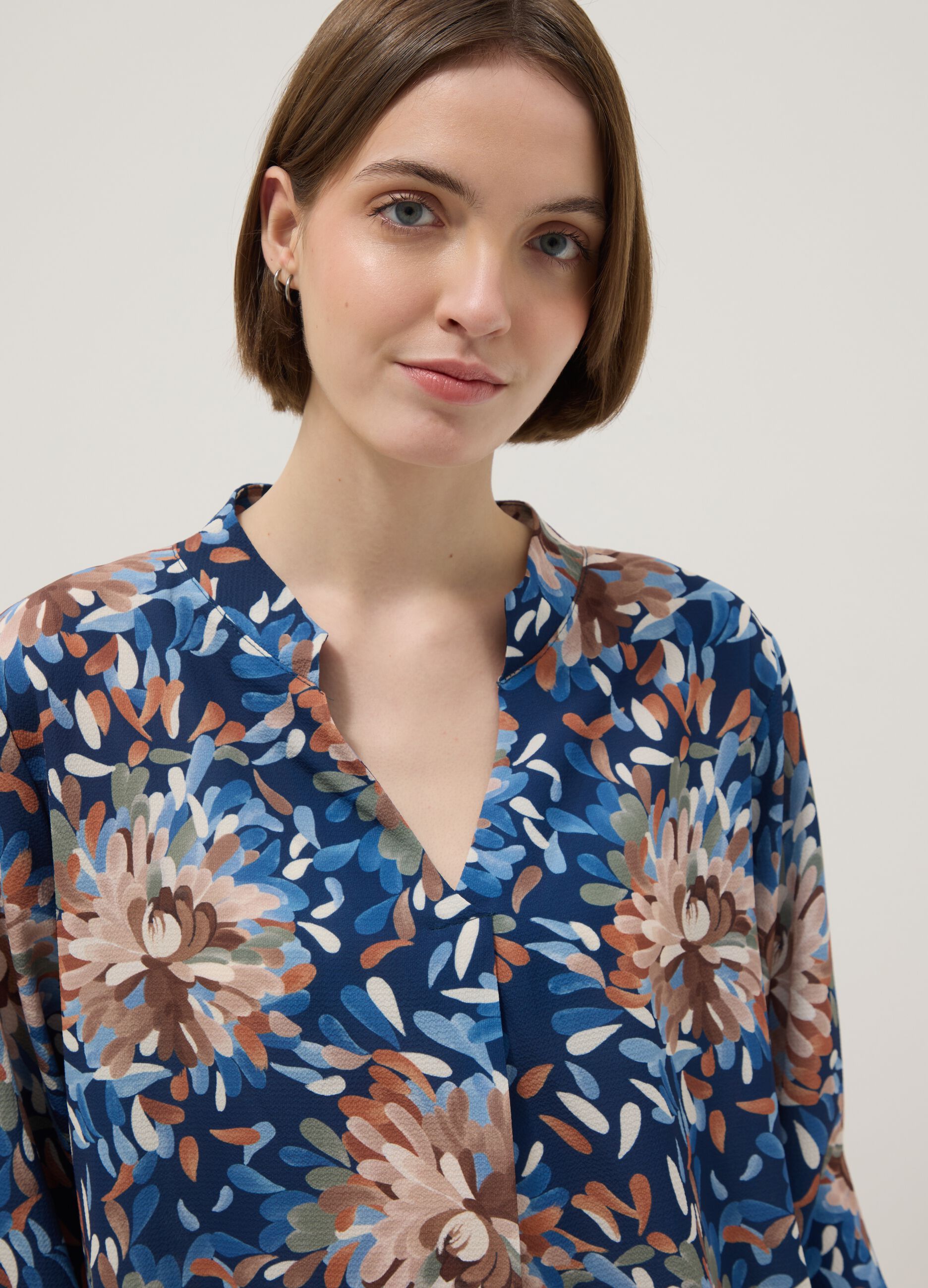 Multicolour long-sleeve top with floral pattern, regular fit