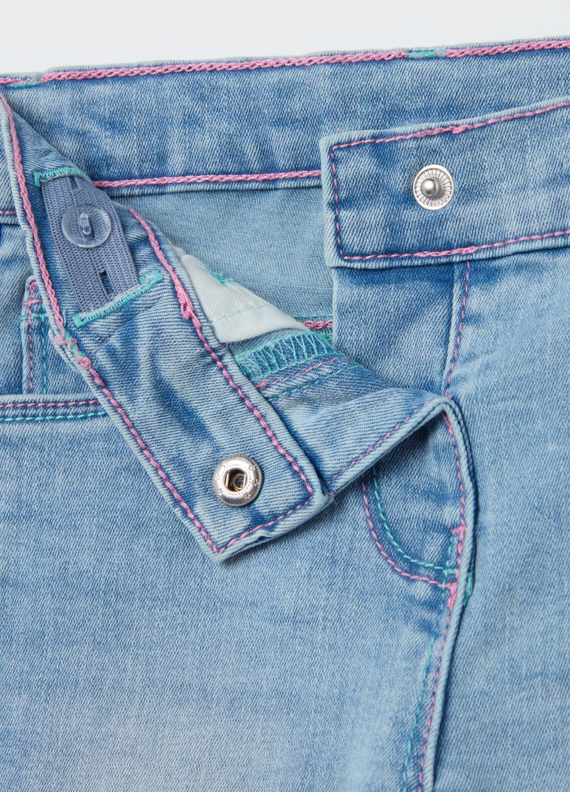 Jeans with five pockets and hearts and flowers embroidery