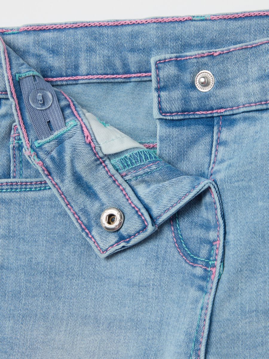 Jeans with five pockets and hearts and flowers embroidery_3
