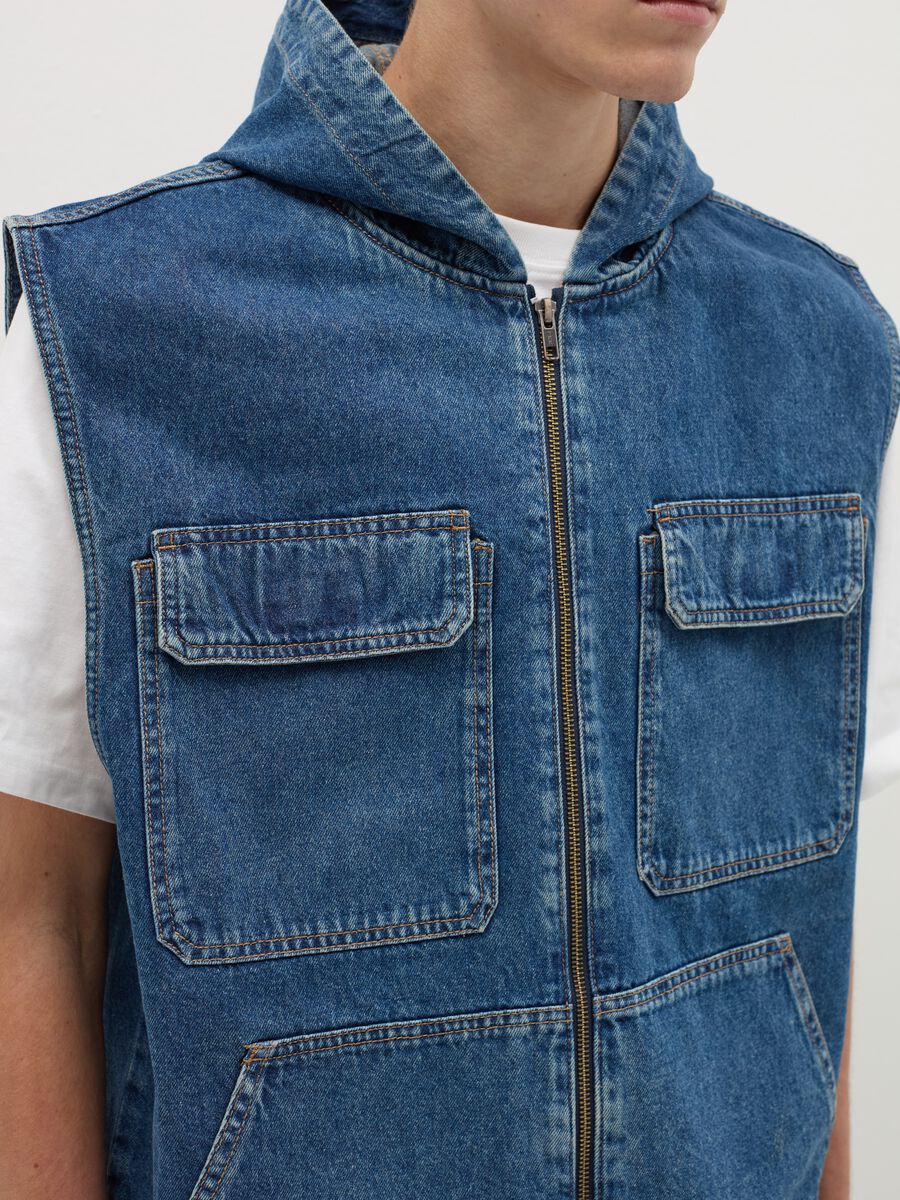 Gilet full-zip in denim con cappuccio_3