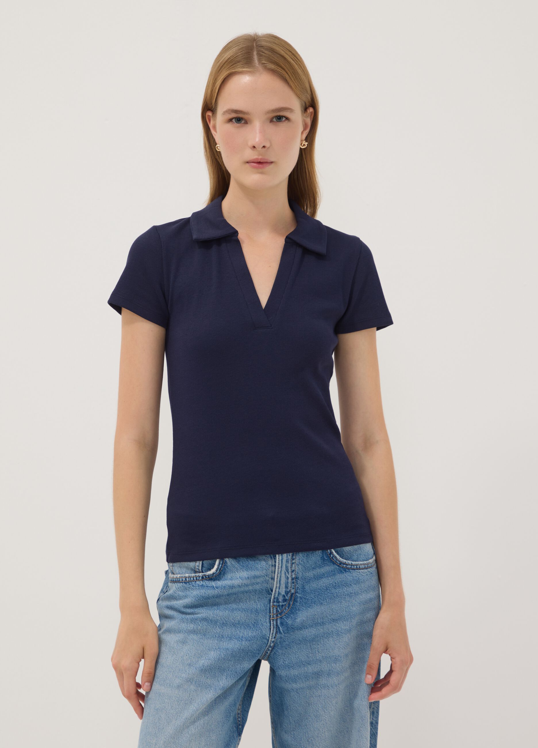 Blue stretch cotton polo shirt with open V-neck, regular fit