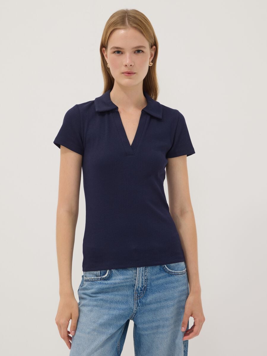 Polo blu in cotone elasticizzato con scollo a V aperto regular fit_1