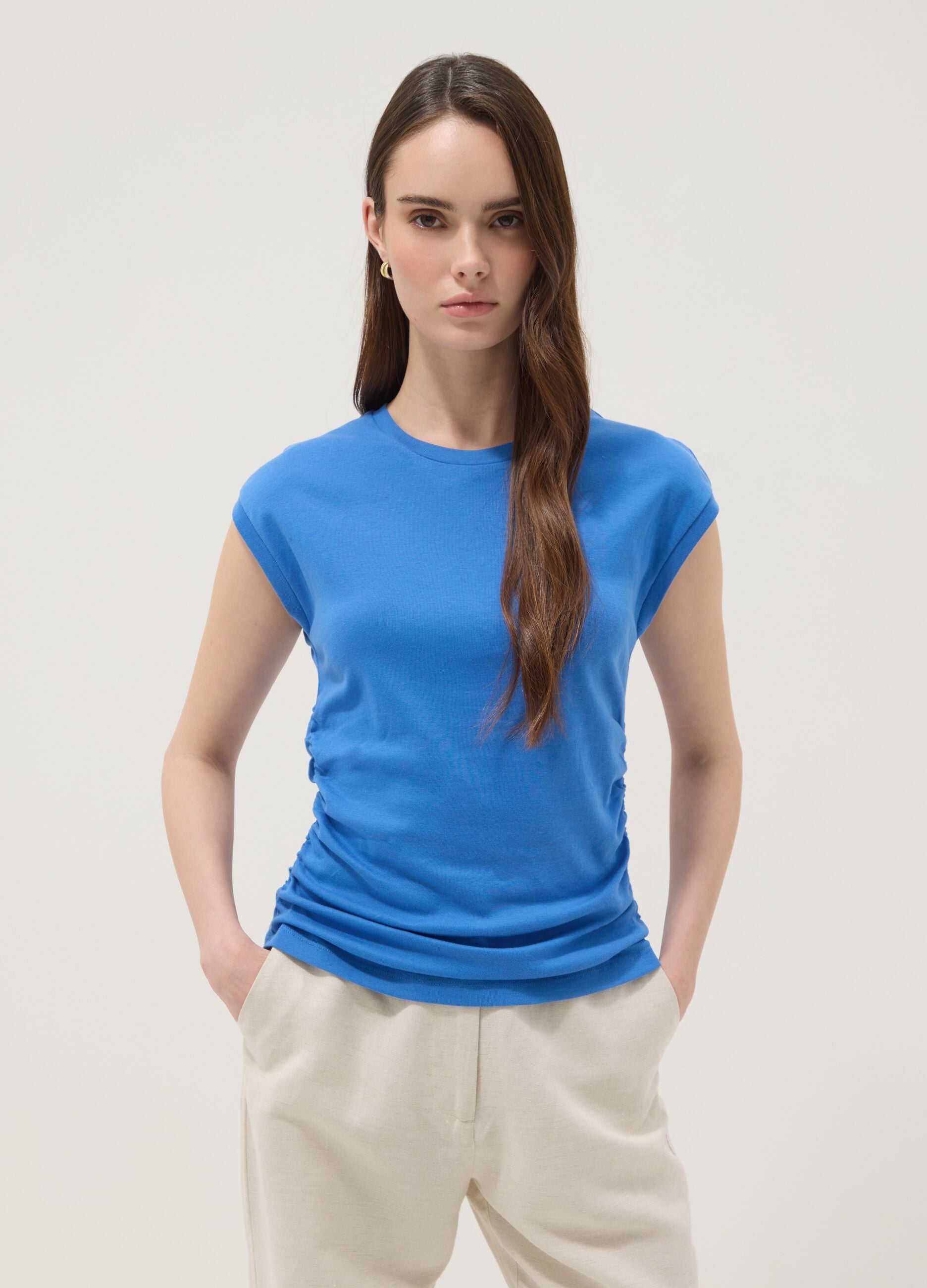 Tank top blu in puro cotone con arricciature laterali regular fit
