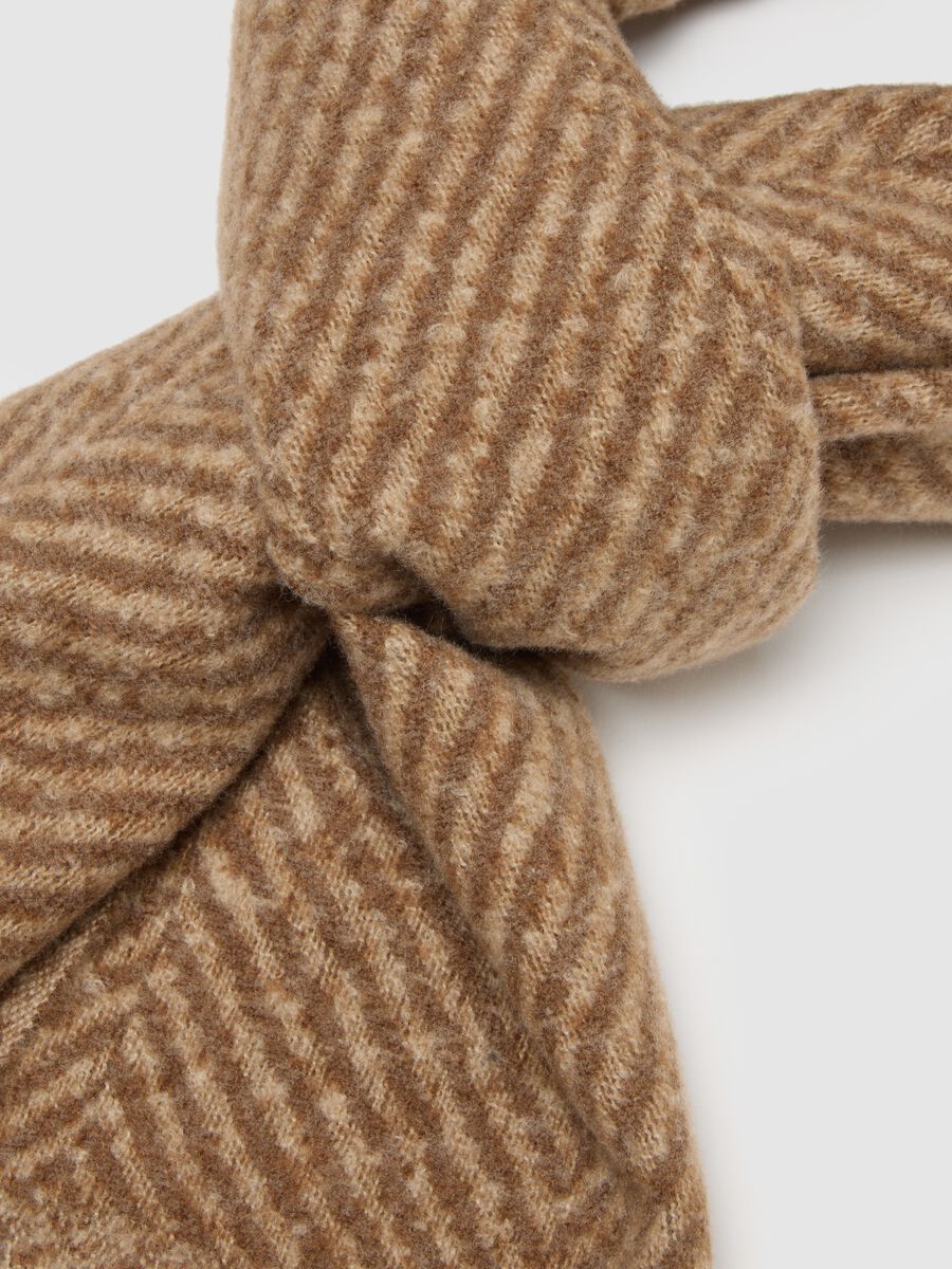 Sciarpa marrone con frange_2