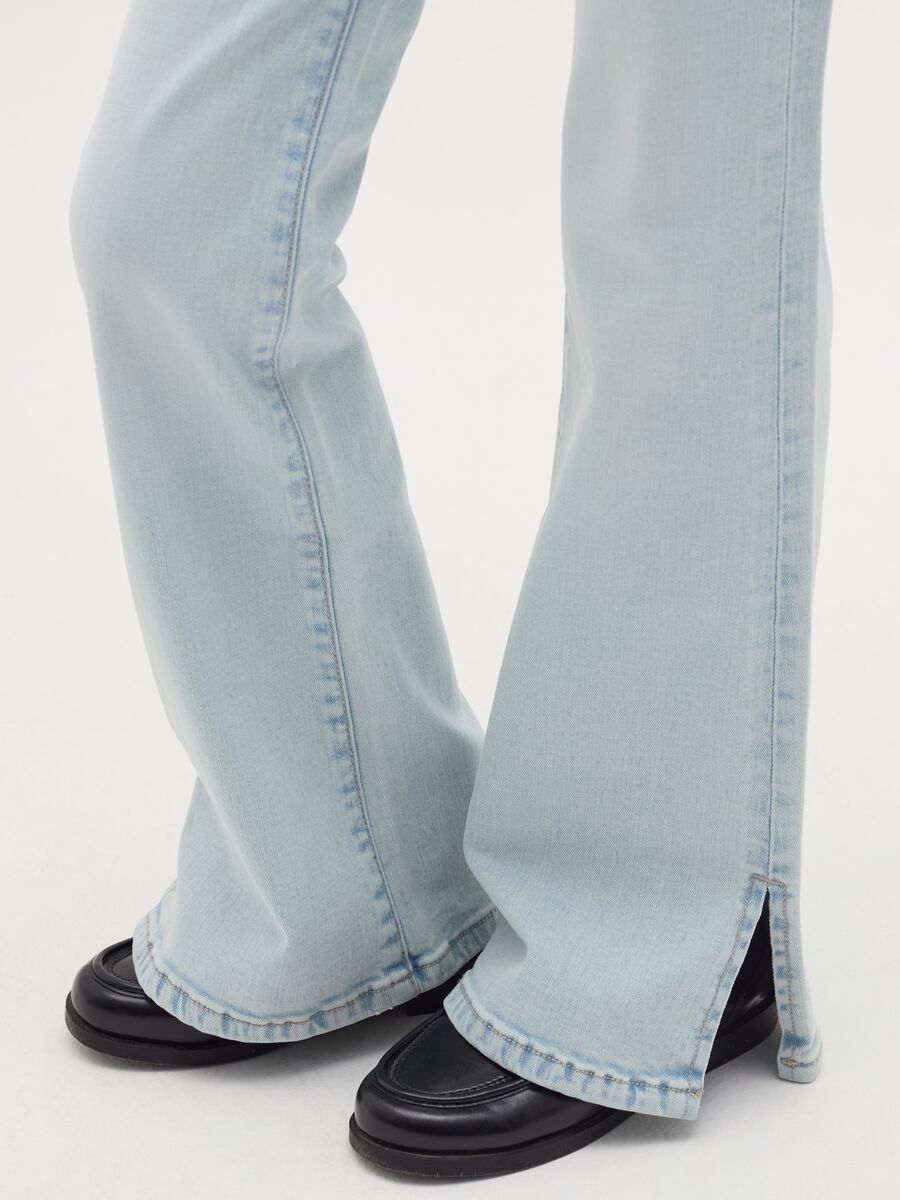 Jeans flare fit con scoloriture_3