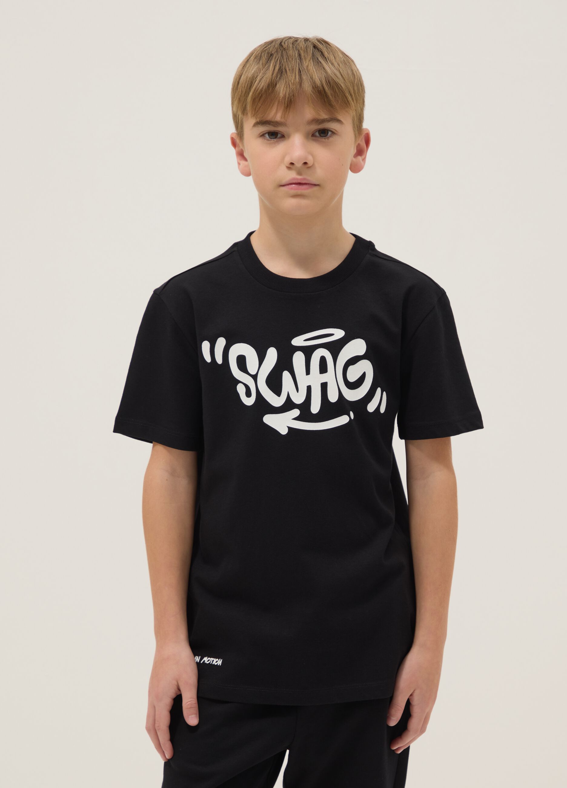 Boys' black pure cotton t-shirt regular fit with Swag print