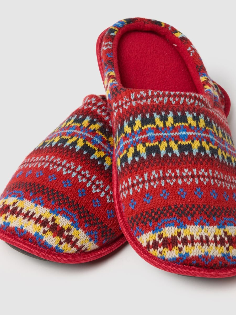 Multicolour slippers with regular fit pattern_2
