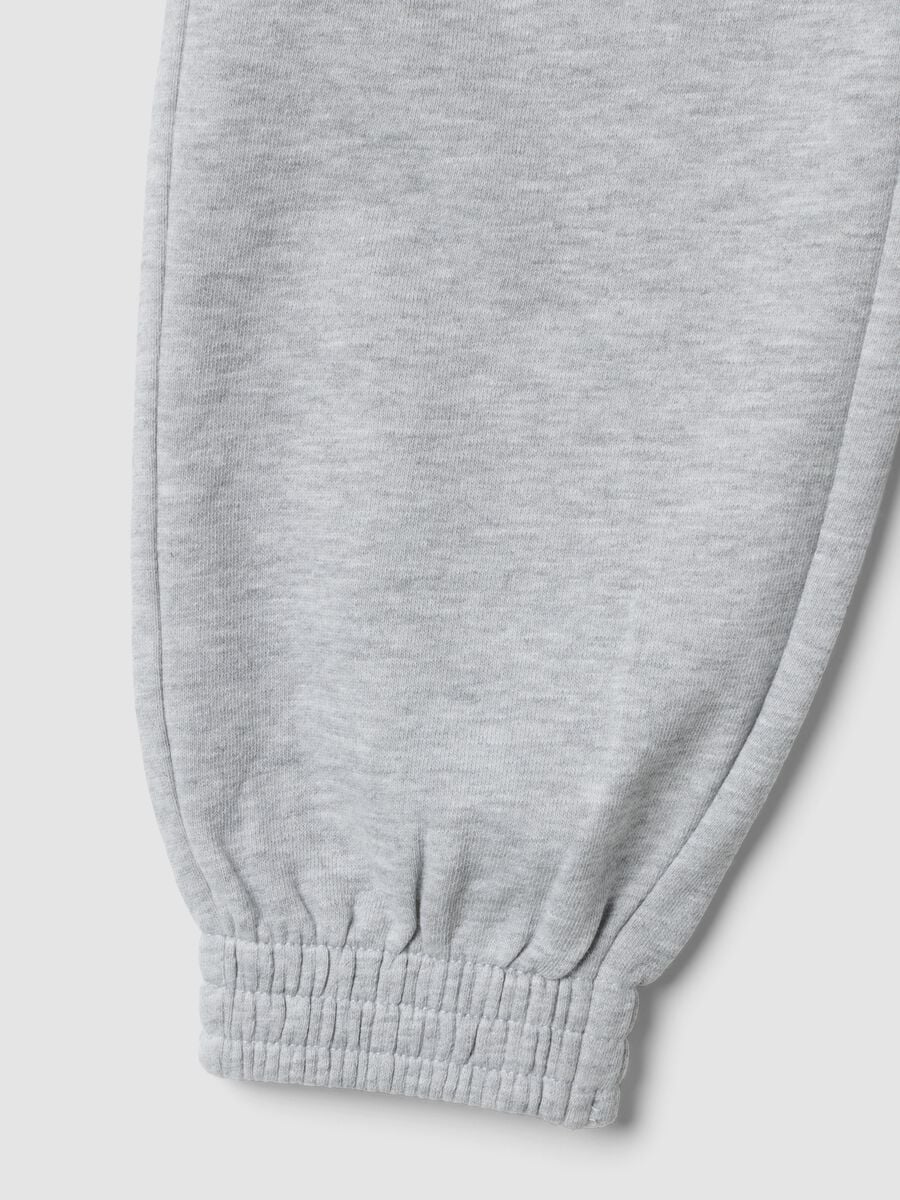 Pantaloni jogger grigi in cotone organico_3