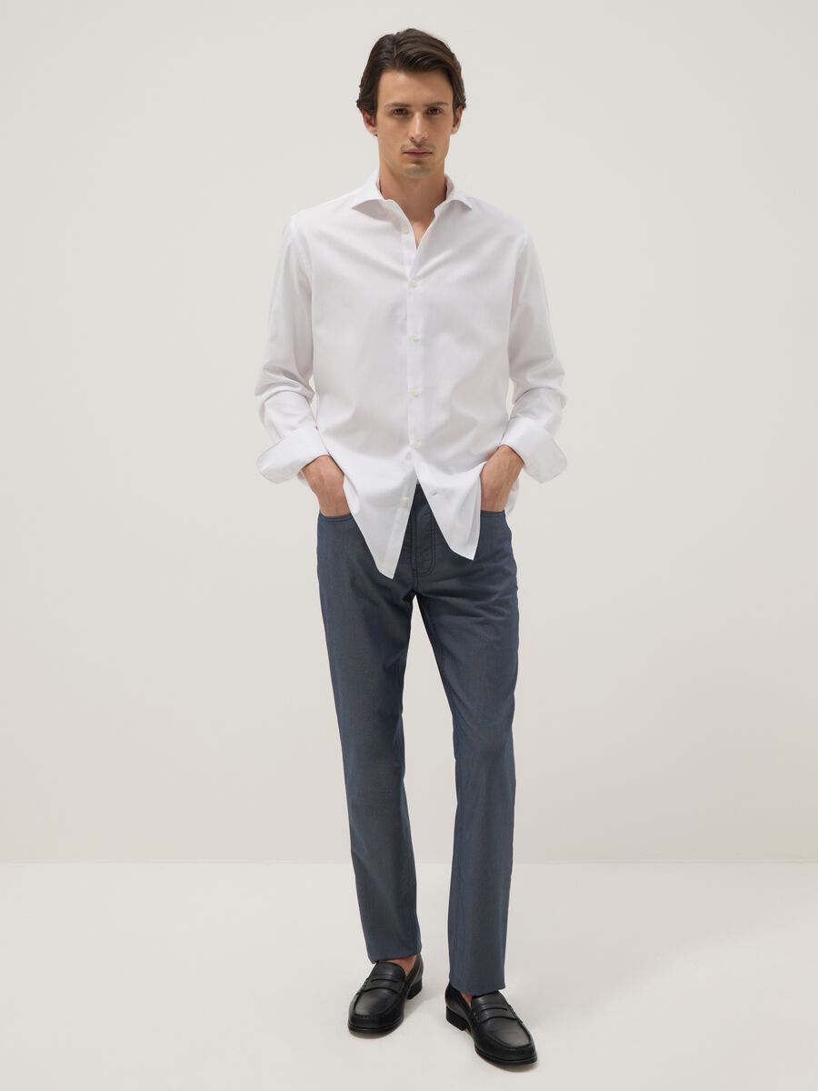Pantaloni chino in misto cotone elasticizzato blu slim fit_0