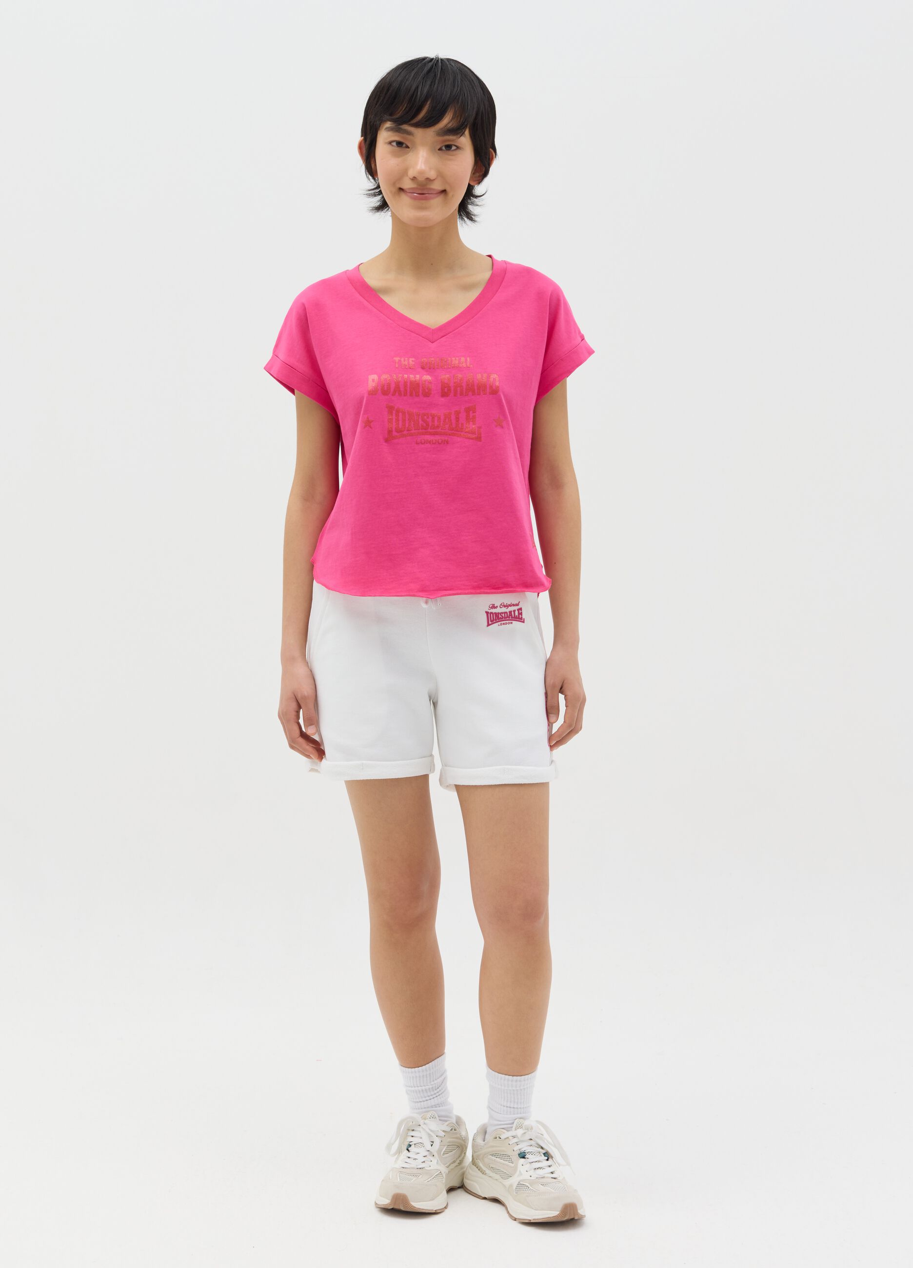 Pink T-shirt in cotton with V neck and logo print