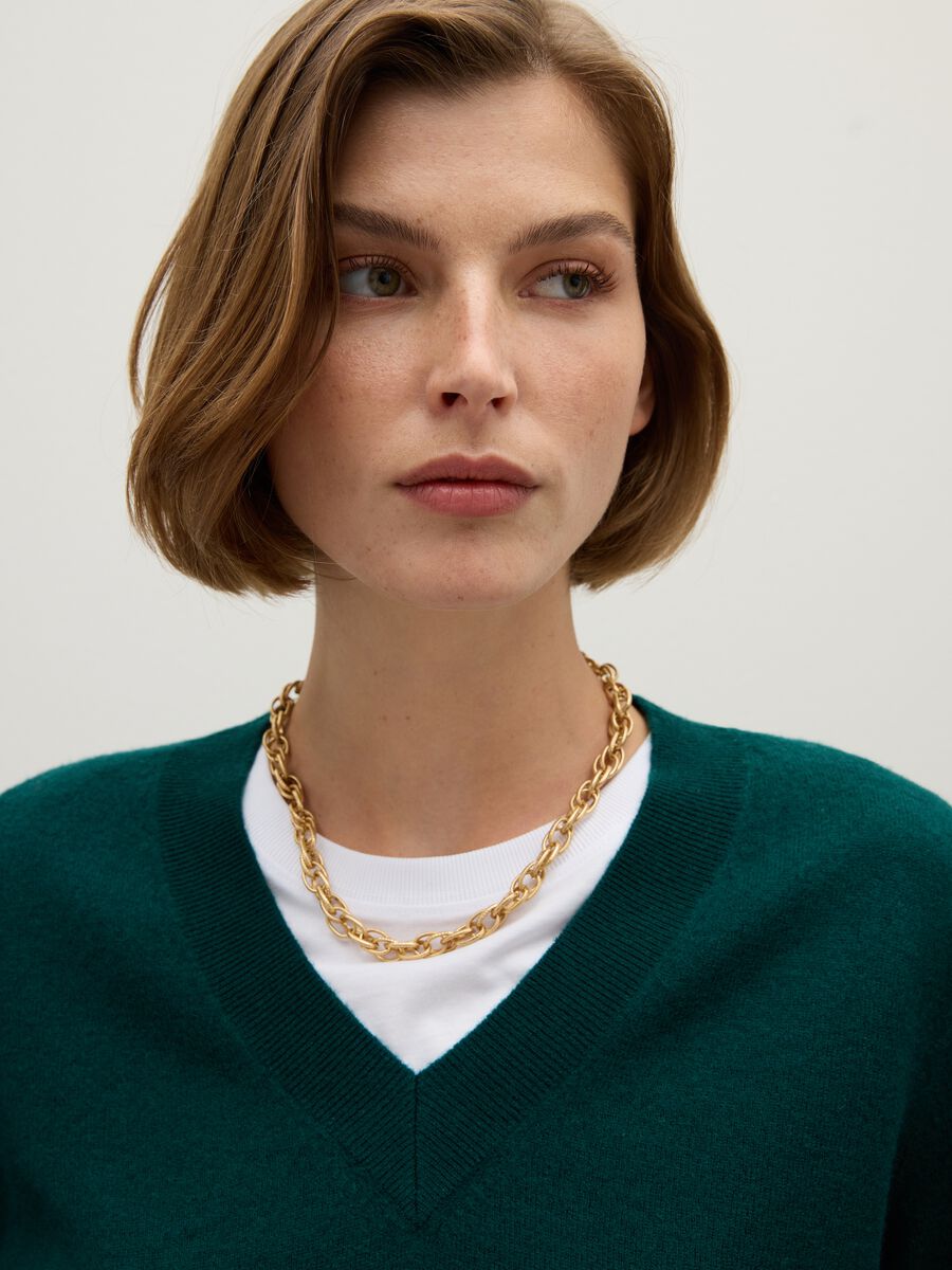 Maglione verde in lana a collo a V_0