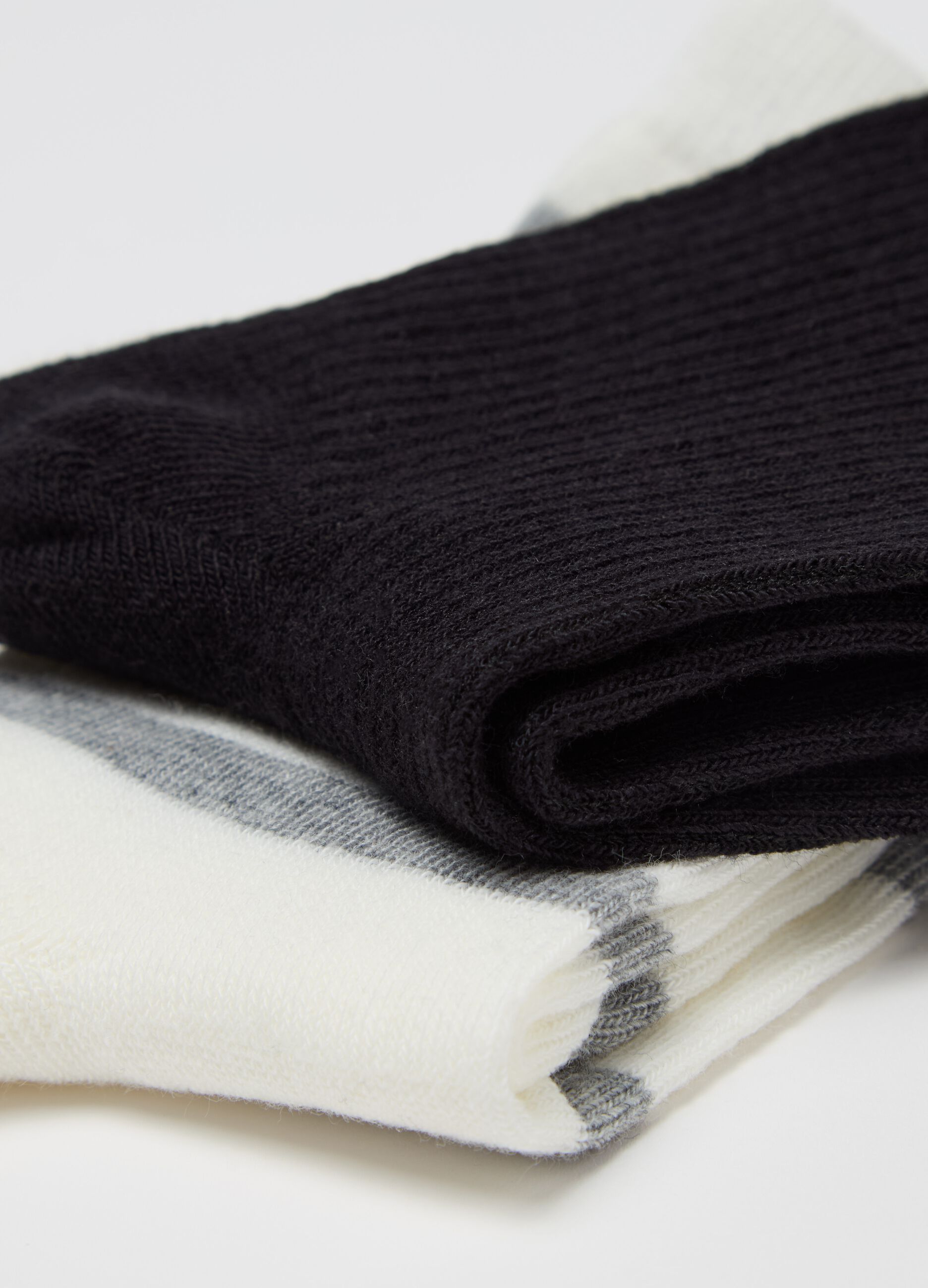 Three-pair pack short stretch socks
