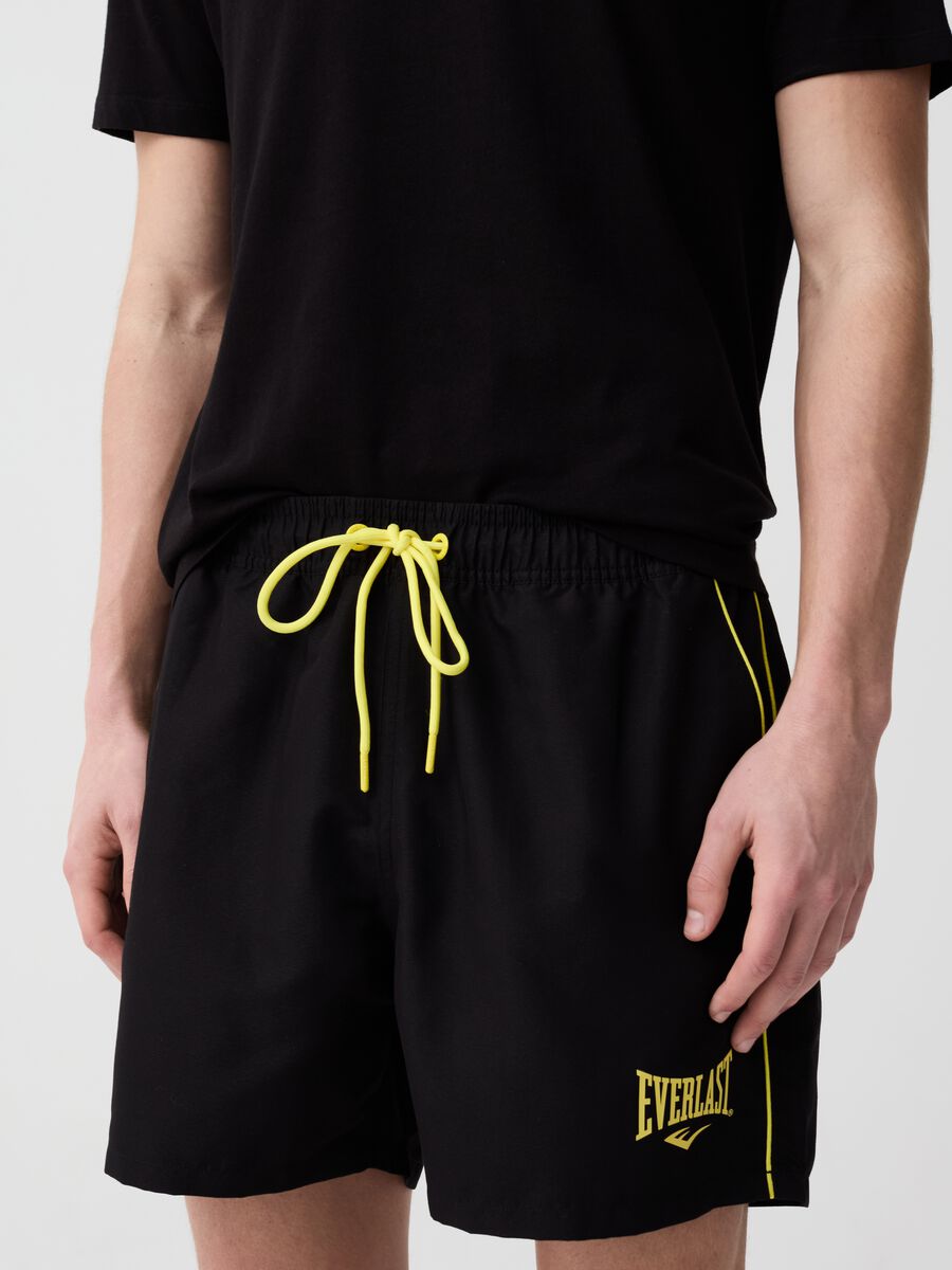 Swimming trunks with contrasting trim and print_1