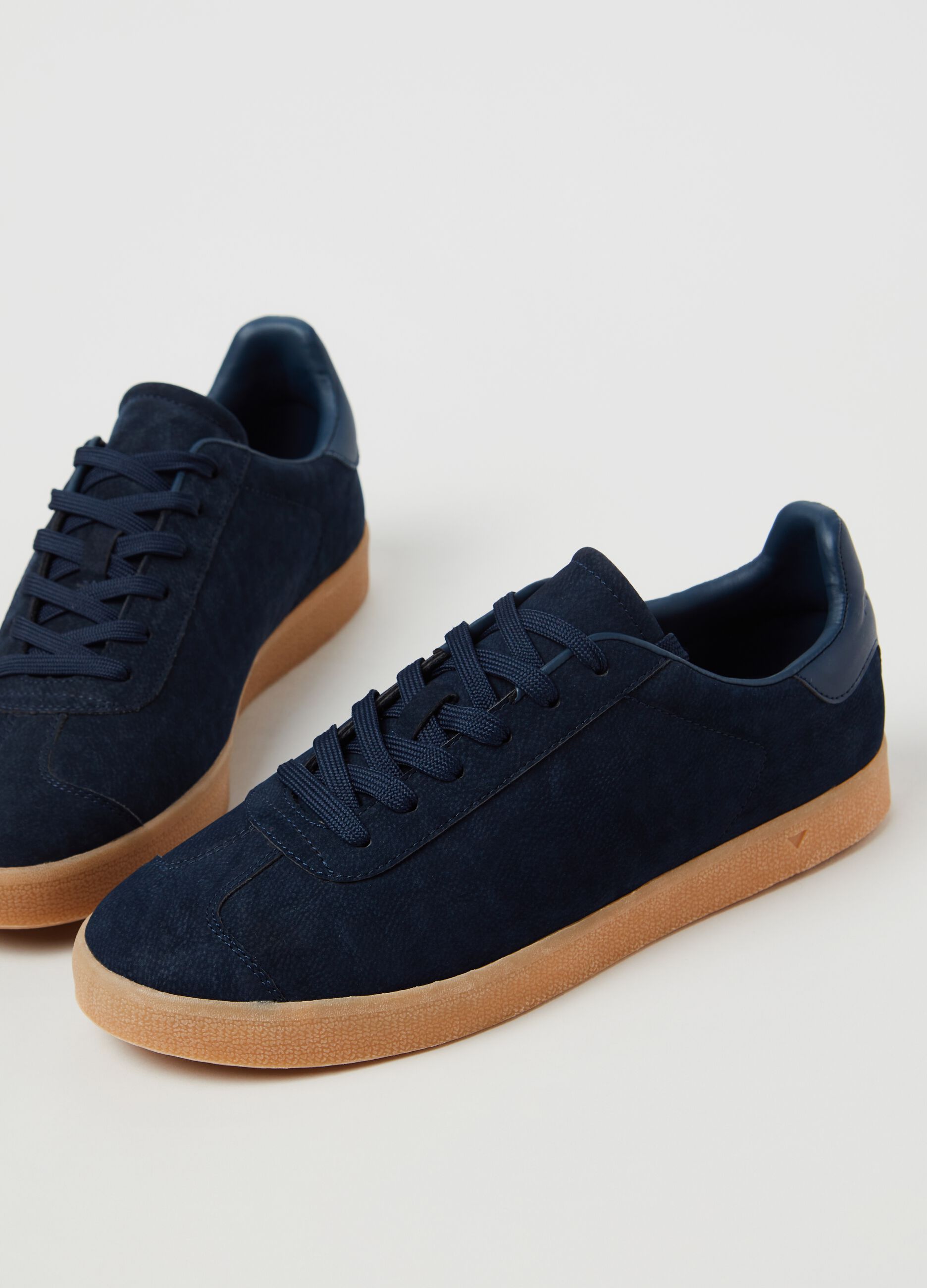 Sneakers effetto scamosciato con lacci_1