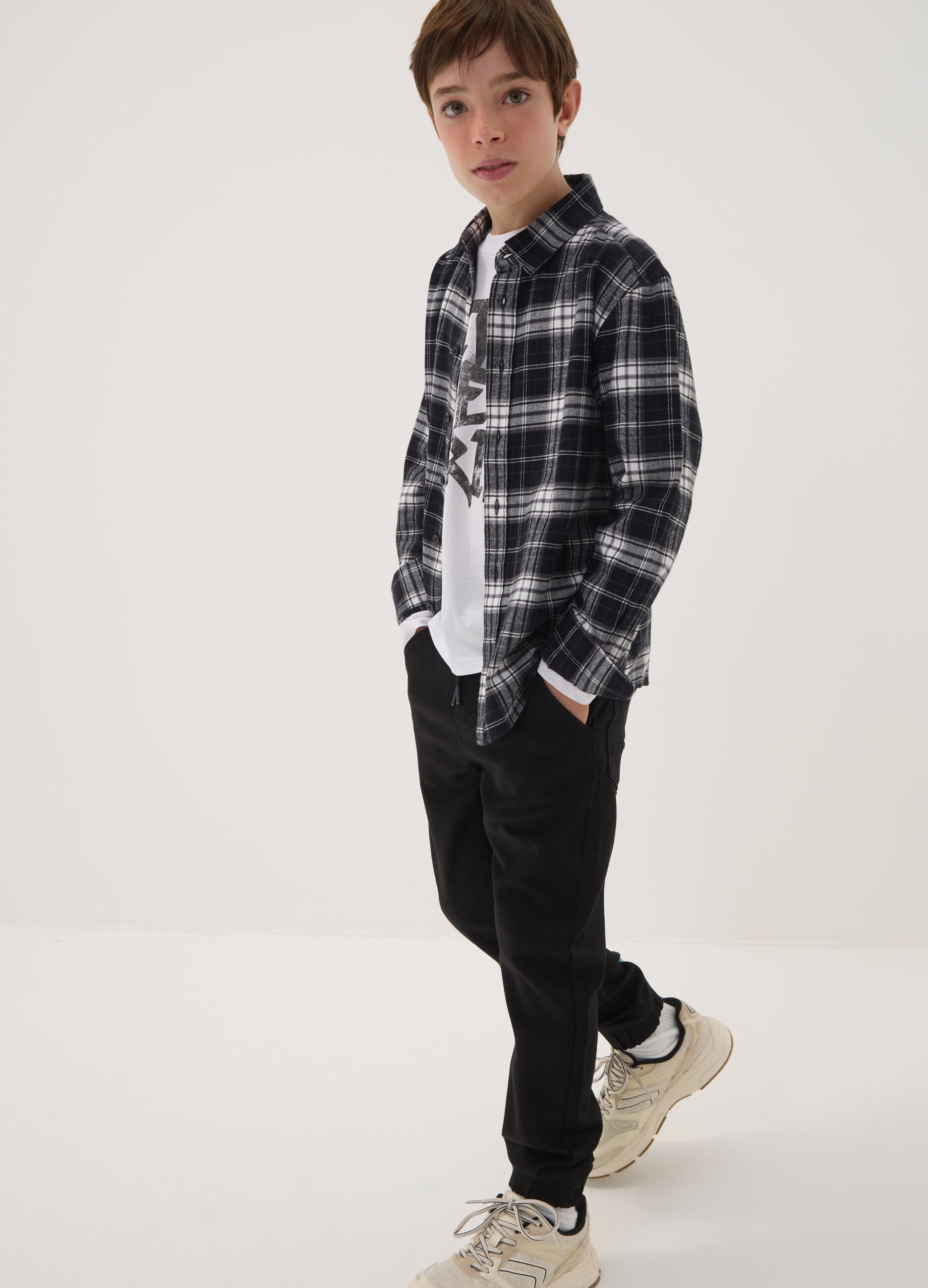 Jogger denim nero in cotone elasticizzato con vita elastica per ragazzo