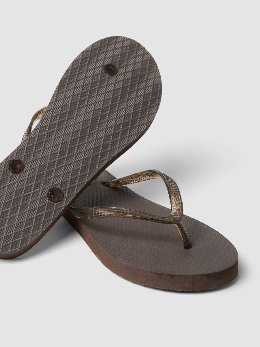 Infradito marroni con cinturini traslucidi_2