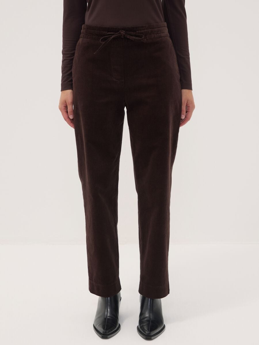 Pantaloni marroni in cotone elasticizzato a coste con vita elasticizzata_1