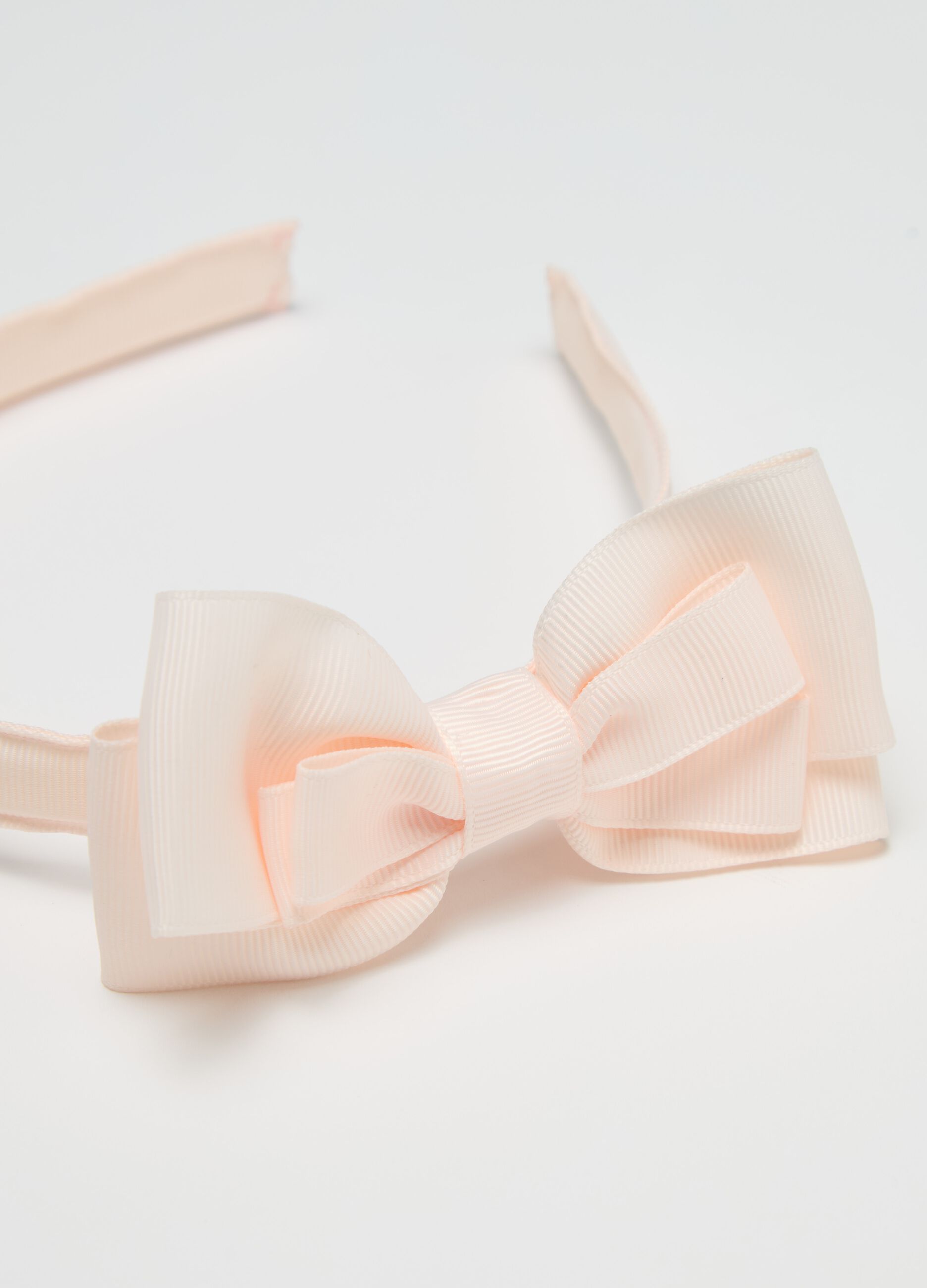 Hairband with bow
