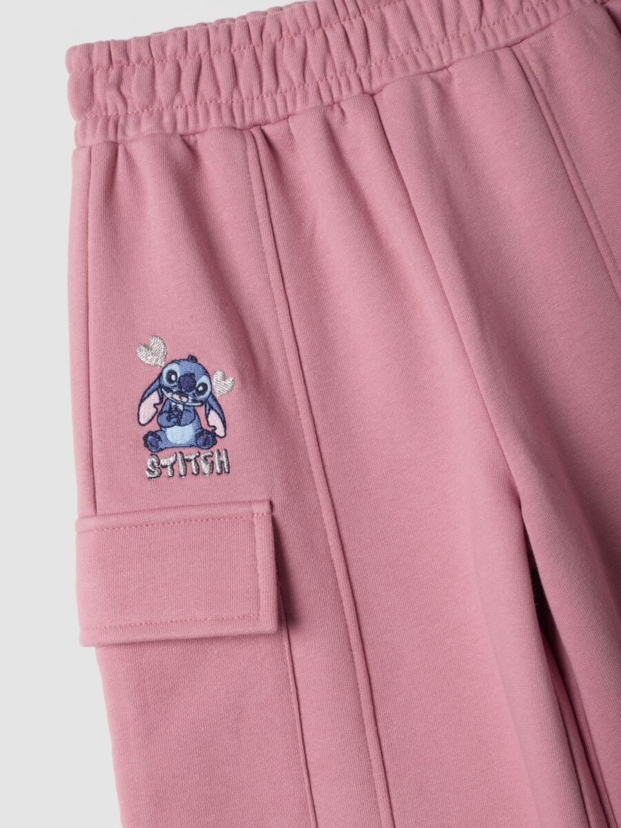 Pantaloni rosa in misto cotone con tasche cargo a tema Lilo & Stitch_3