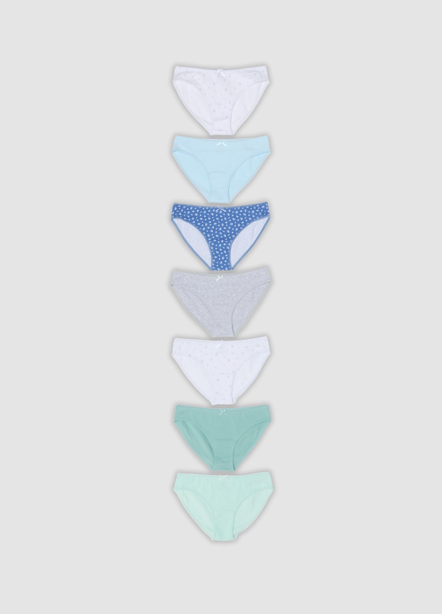 Seven-pack of multicolour girls&rsquo; briefs in stretch organic cotton