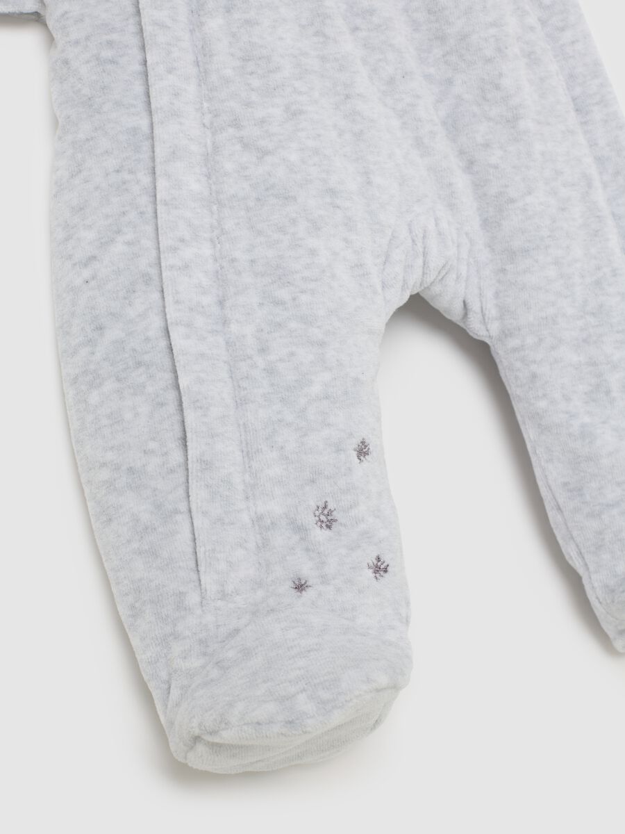 Grey newborn cotton blend playsuit with hood and embroidery_2