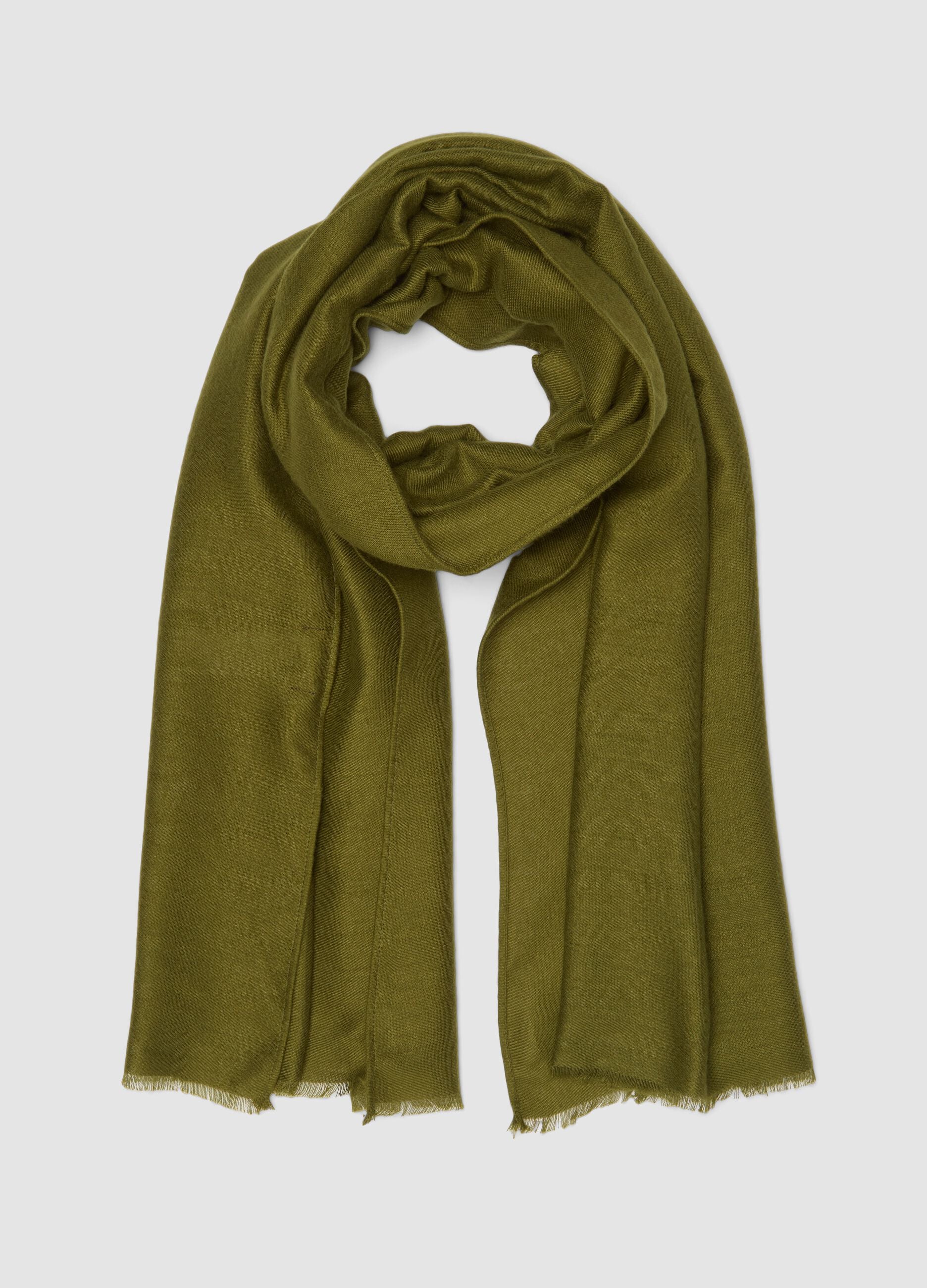 Green scarf with fringes