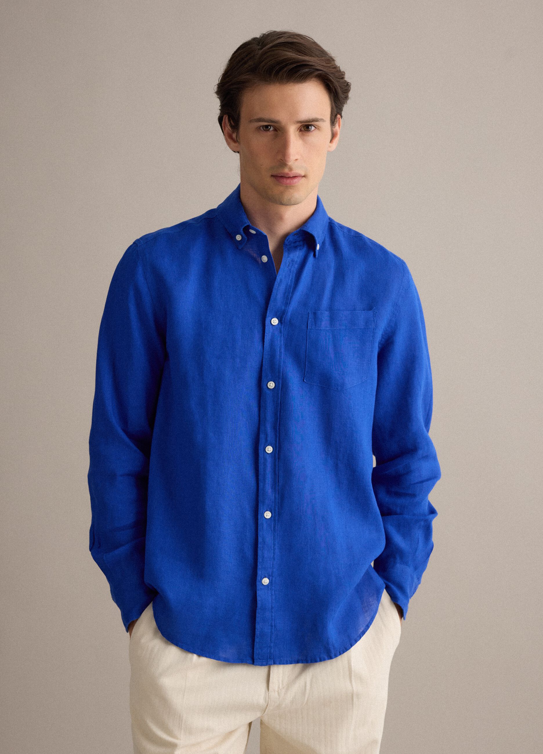Blue pure linen shirt with button-down collar, regular fit