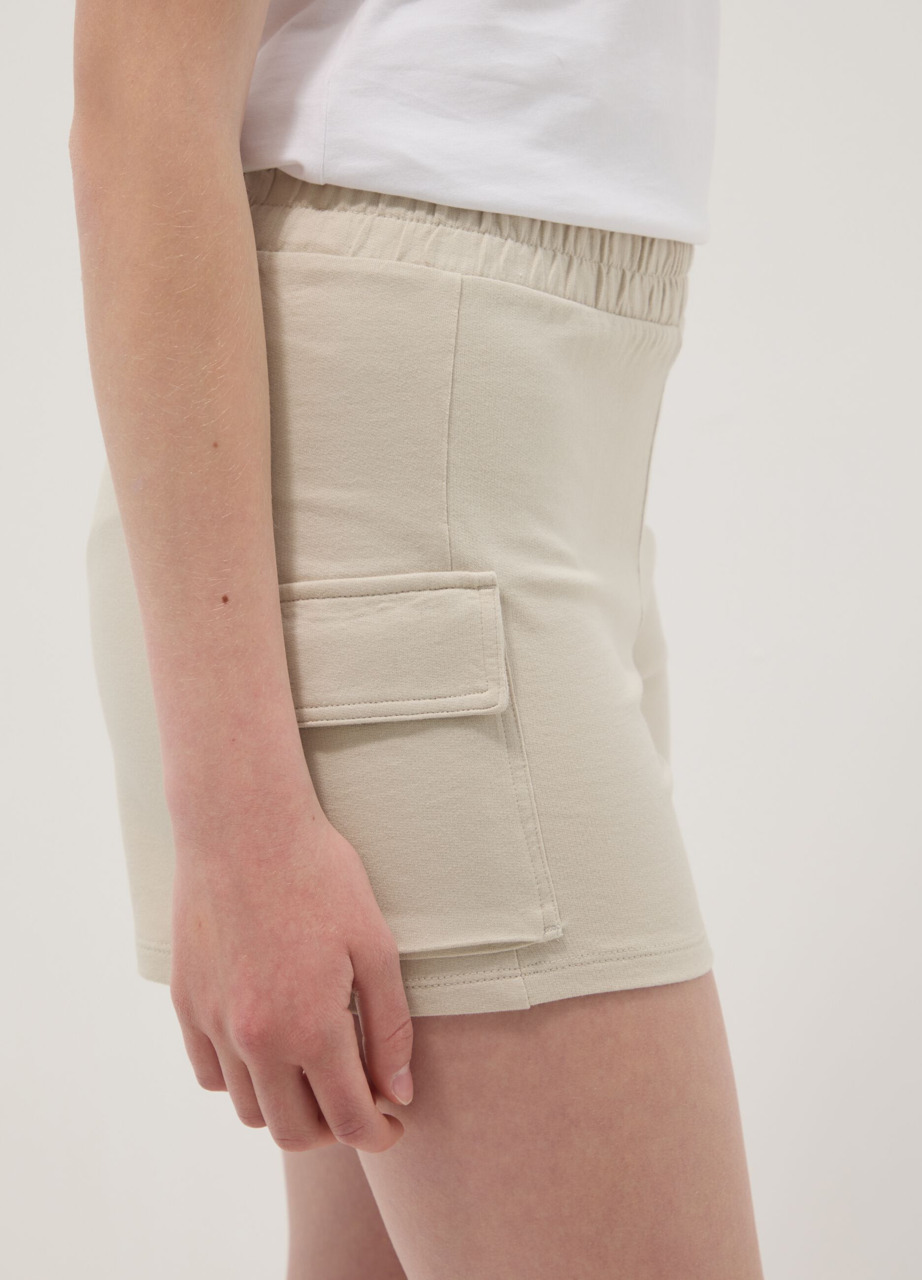 Girls' beige cotton-blend cargo shorts with relaxed fit