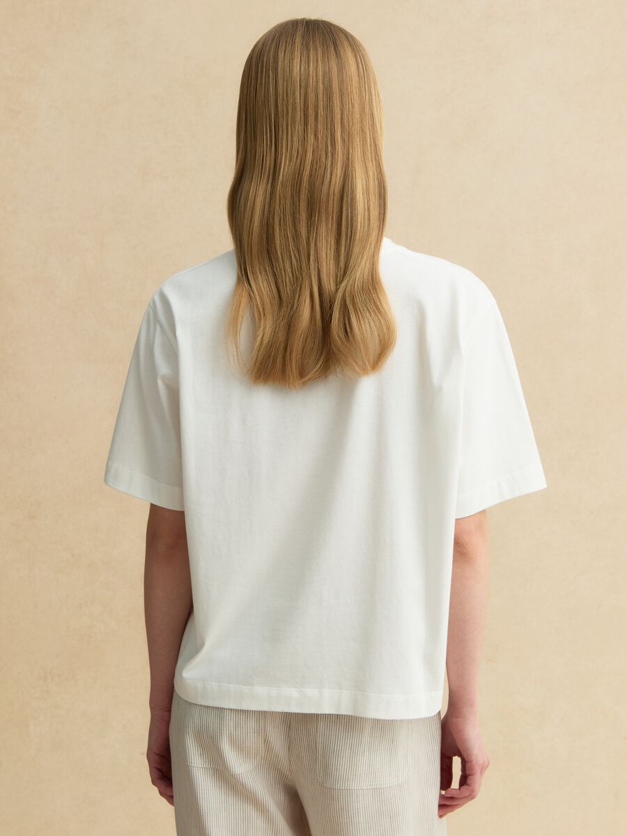 White pure cotton regular-fit T-shirt with floral appliqu&eacute;_3
