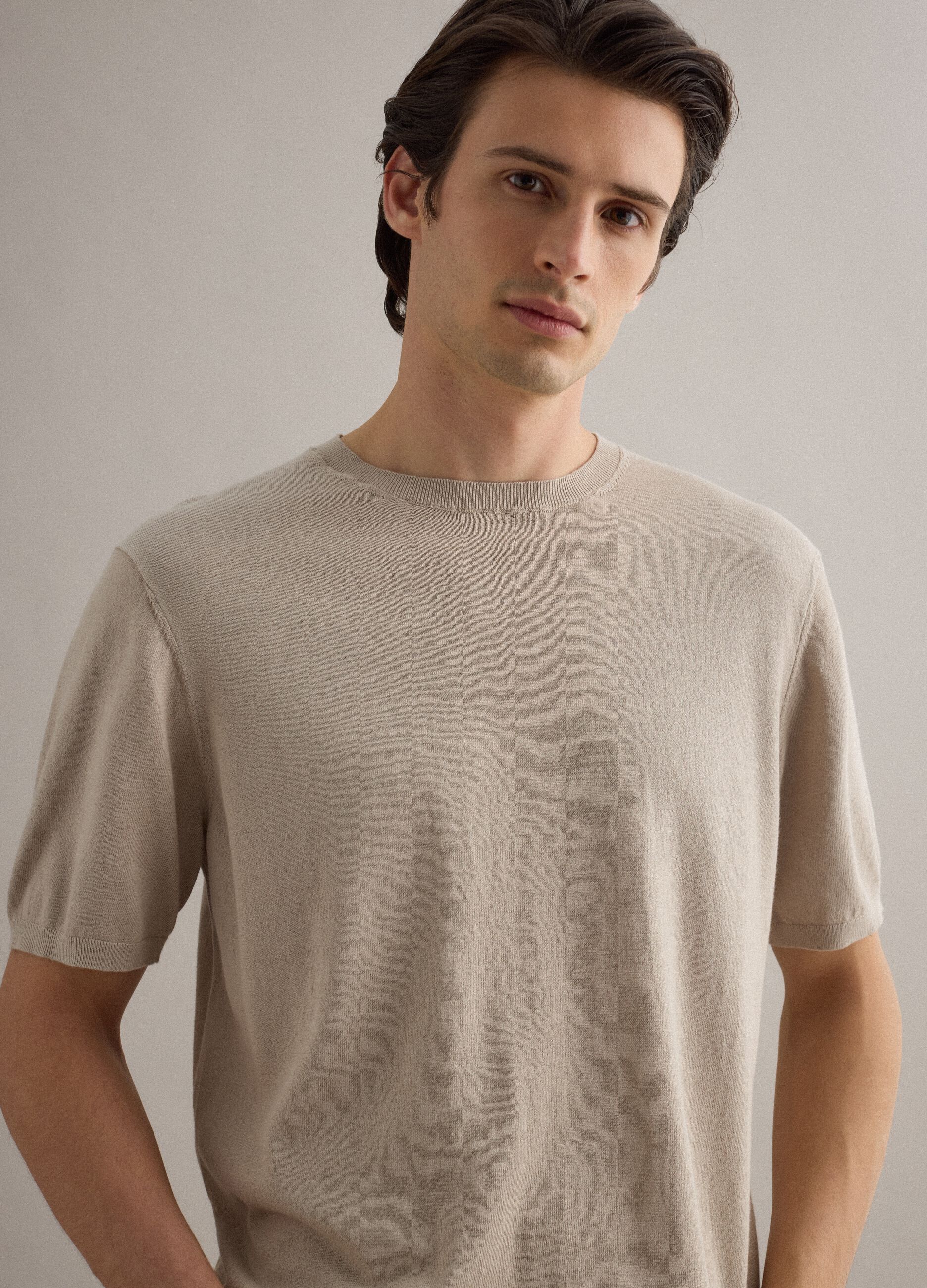 Short-sleeve beige cotton, linen, and silk blend regular fit t-shirt