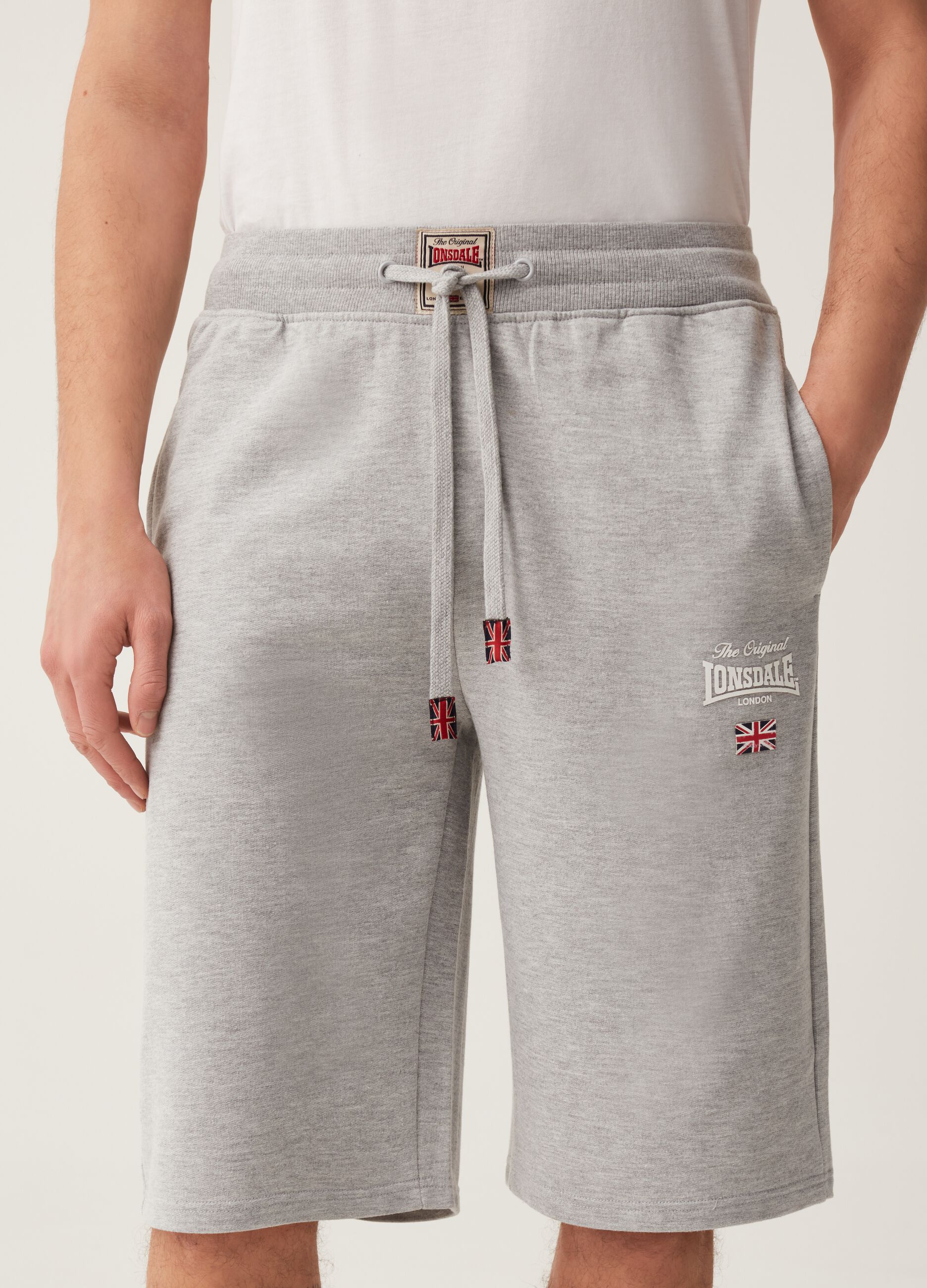 Plush Bermuda joggers with Lonsdale print