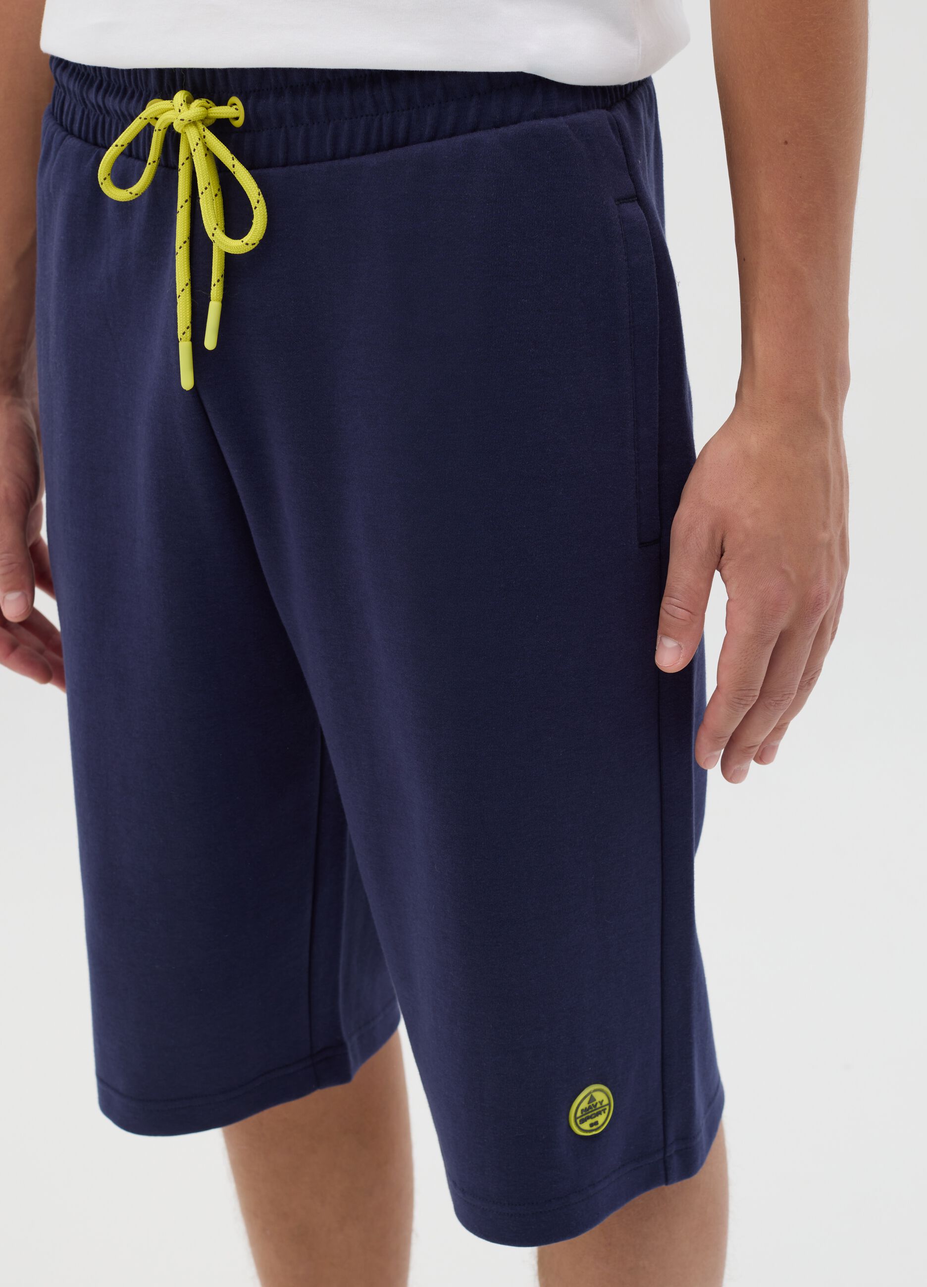 Dark blue Bermuda joggers with logo