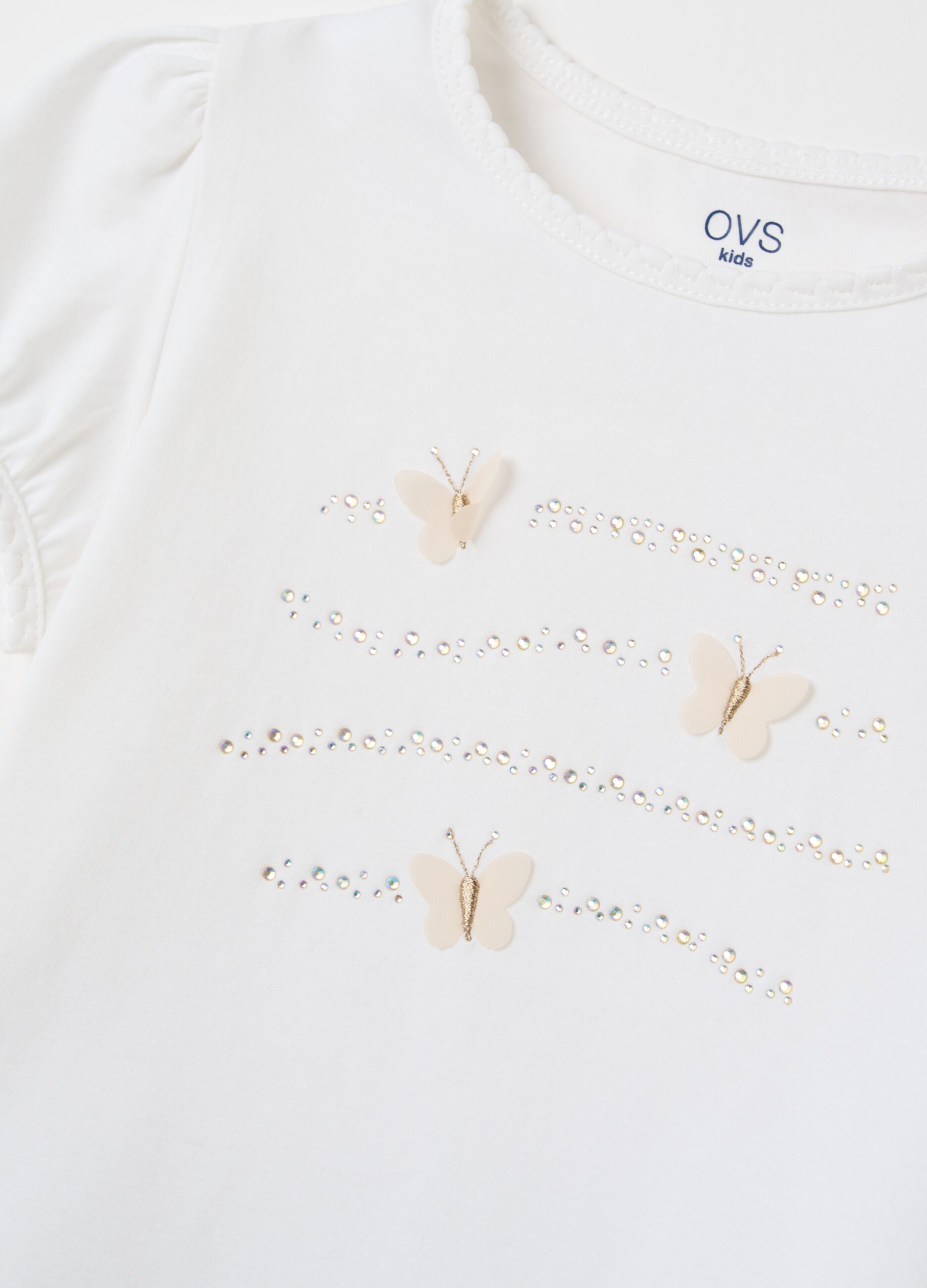T-shirt con strass e applicazione farfalle