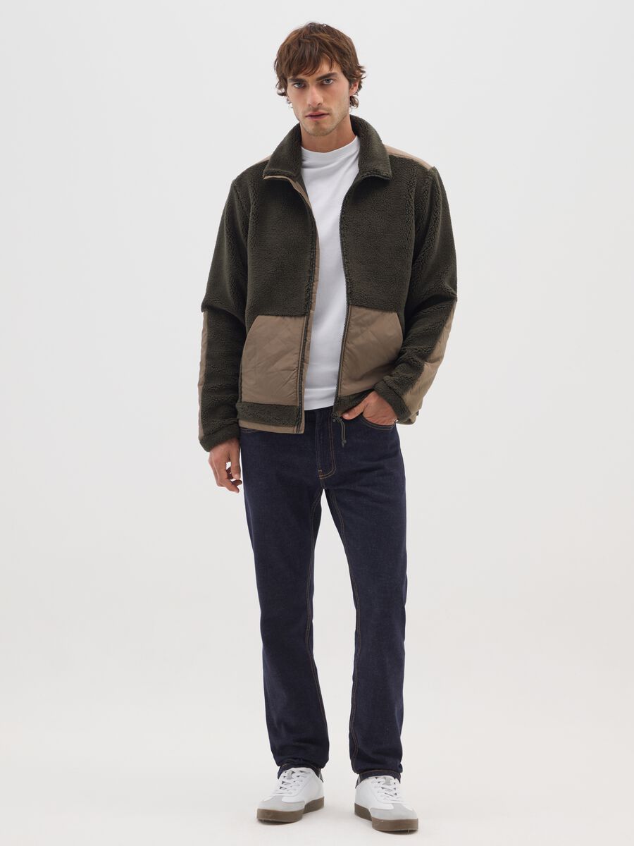 Felpa verde con collo alto e tasche regular fit con zip_1