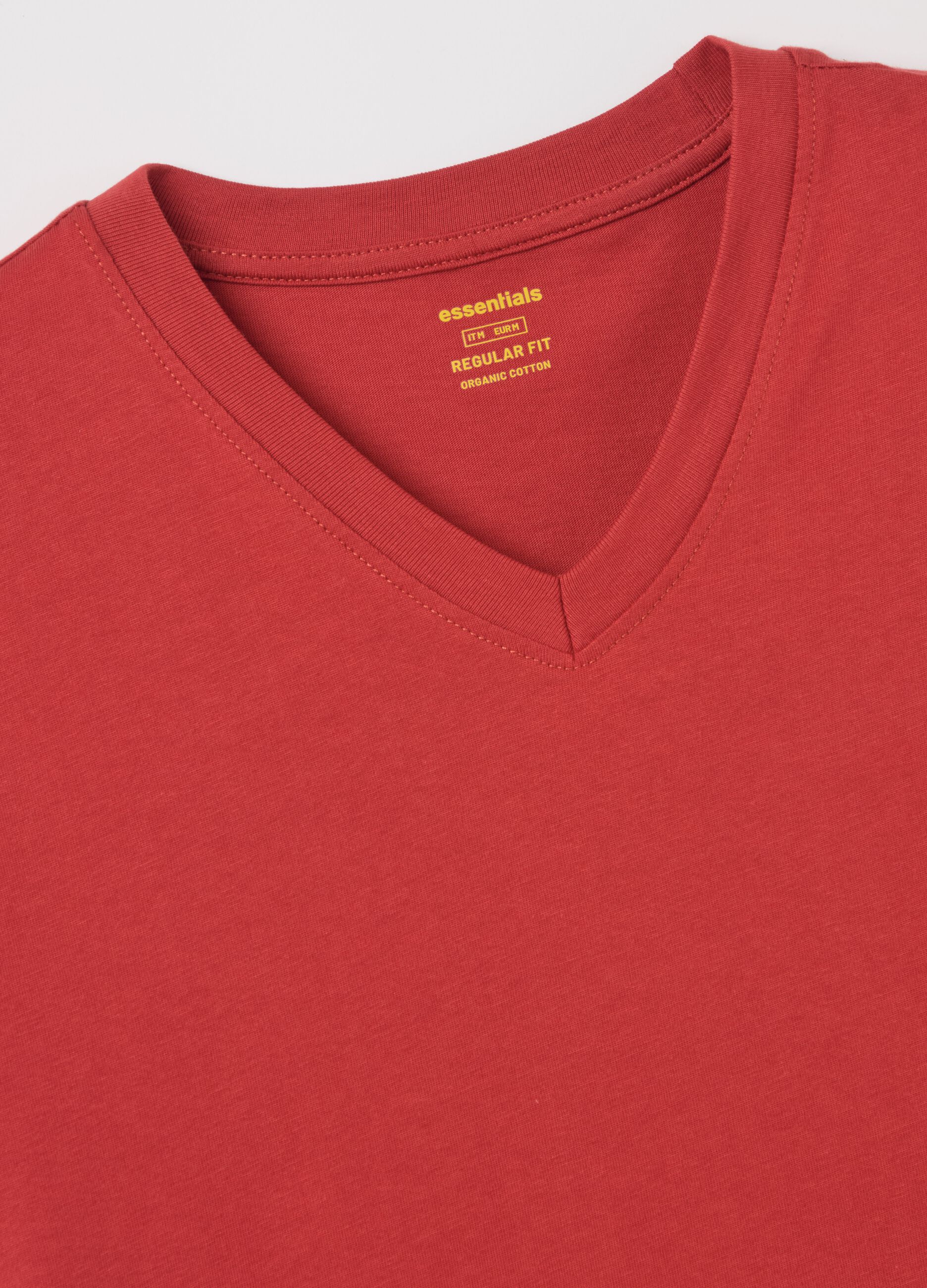 T-shirt in cotone bio con scollo a V 