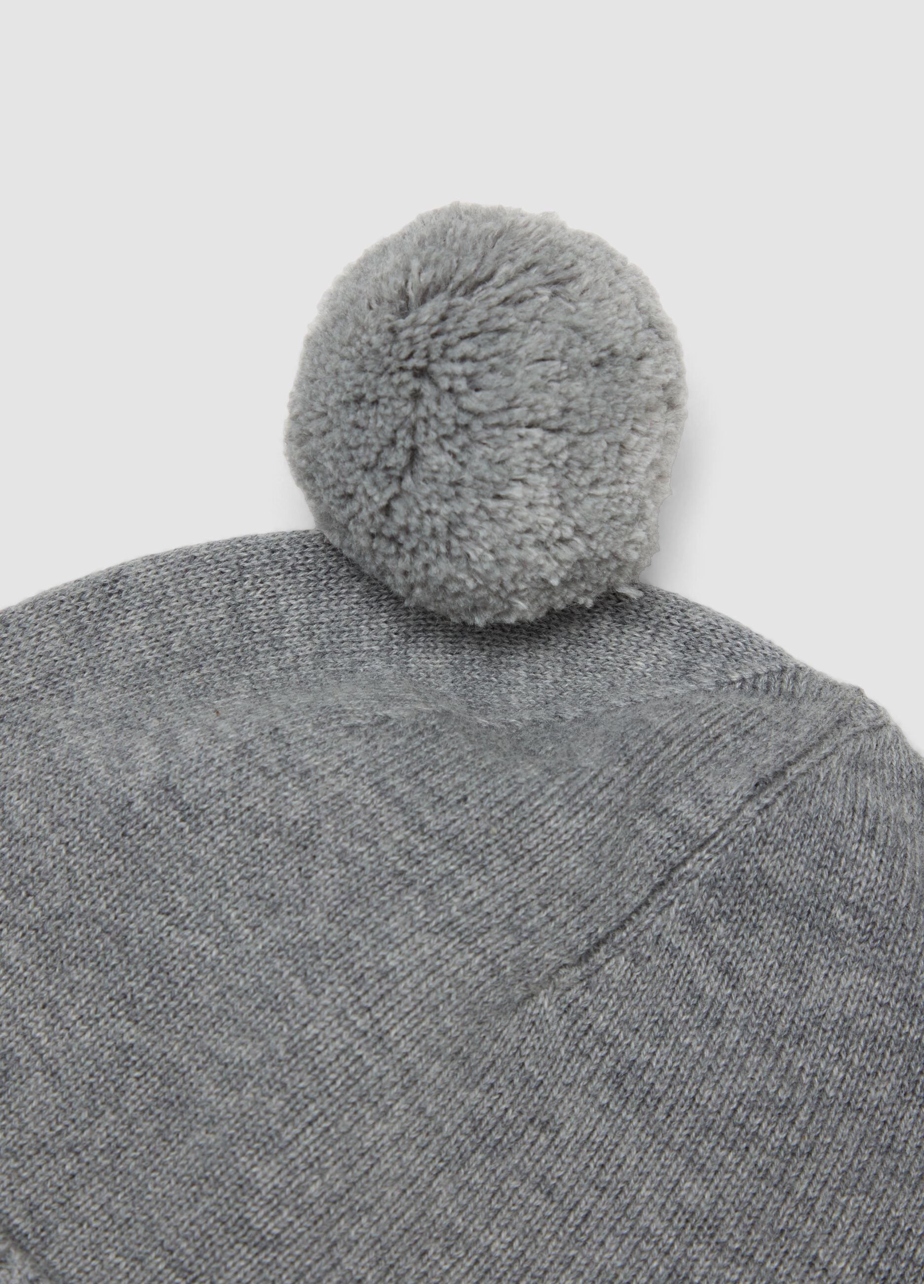 Grey baby hat in pure organic cotton with pom-poms