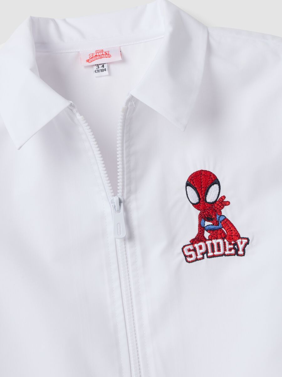 White nursery apron for boys with zip and Spidey embroidery_3