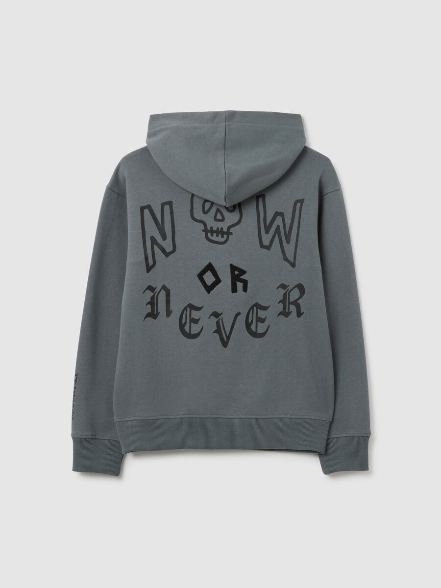 Felpa grigia con cappuccio da ragazzo in puro cotone_4