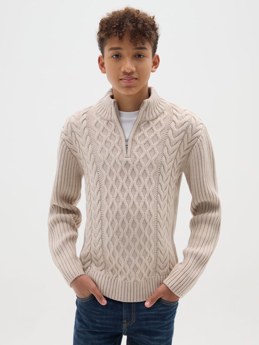 Maglione beige da ragazzo regular fit con design a treccia e mezza zip_0